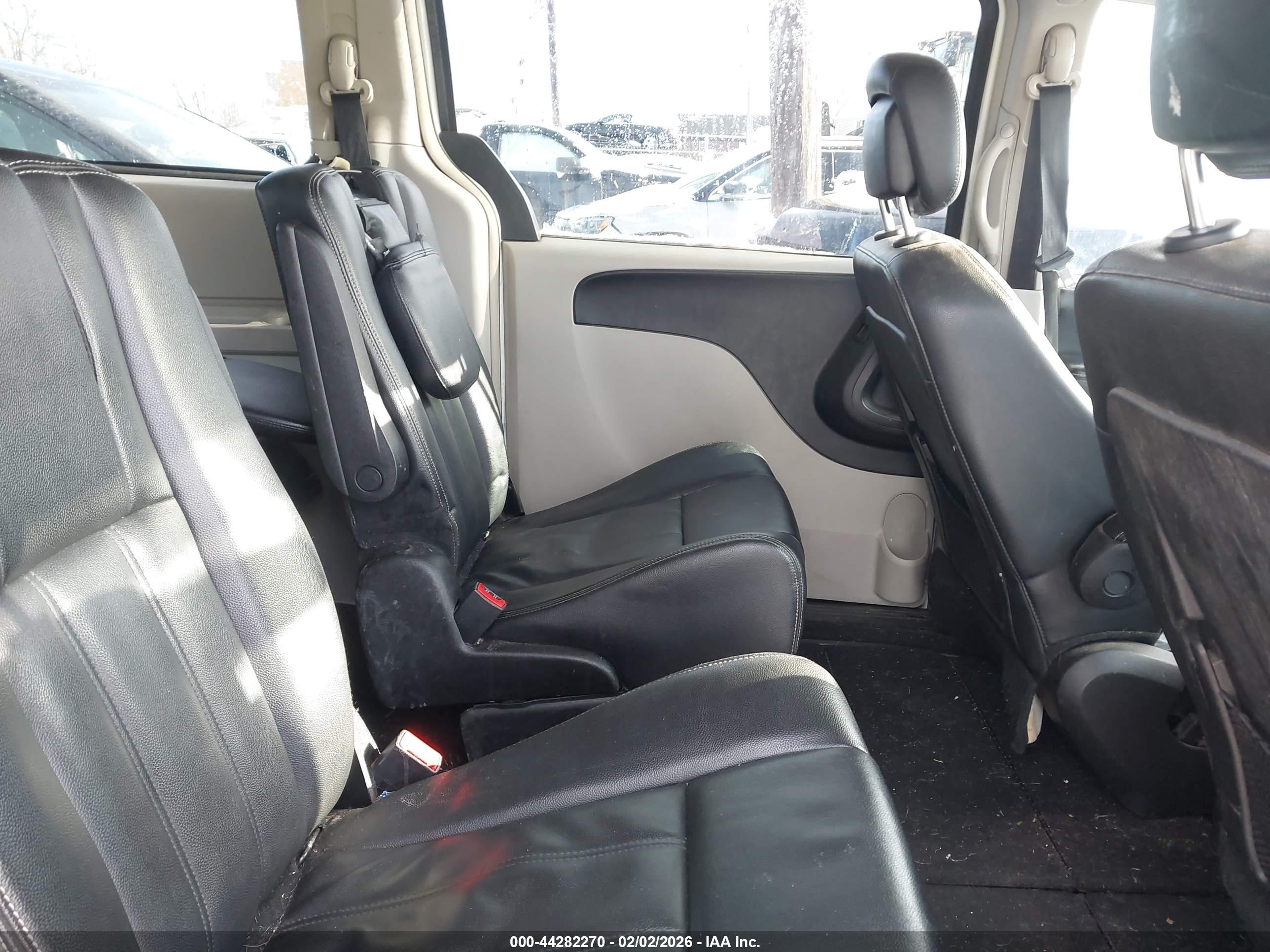 CHRYSLER TOWN image 8