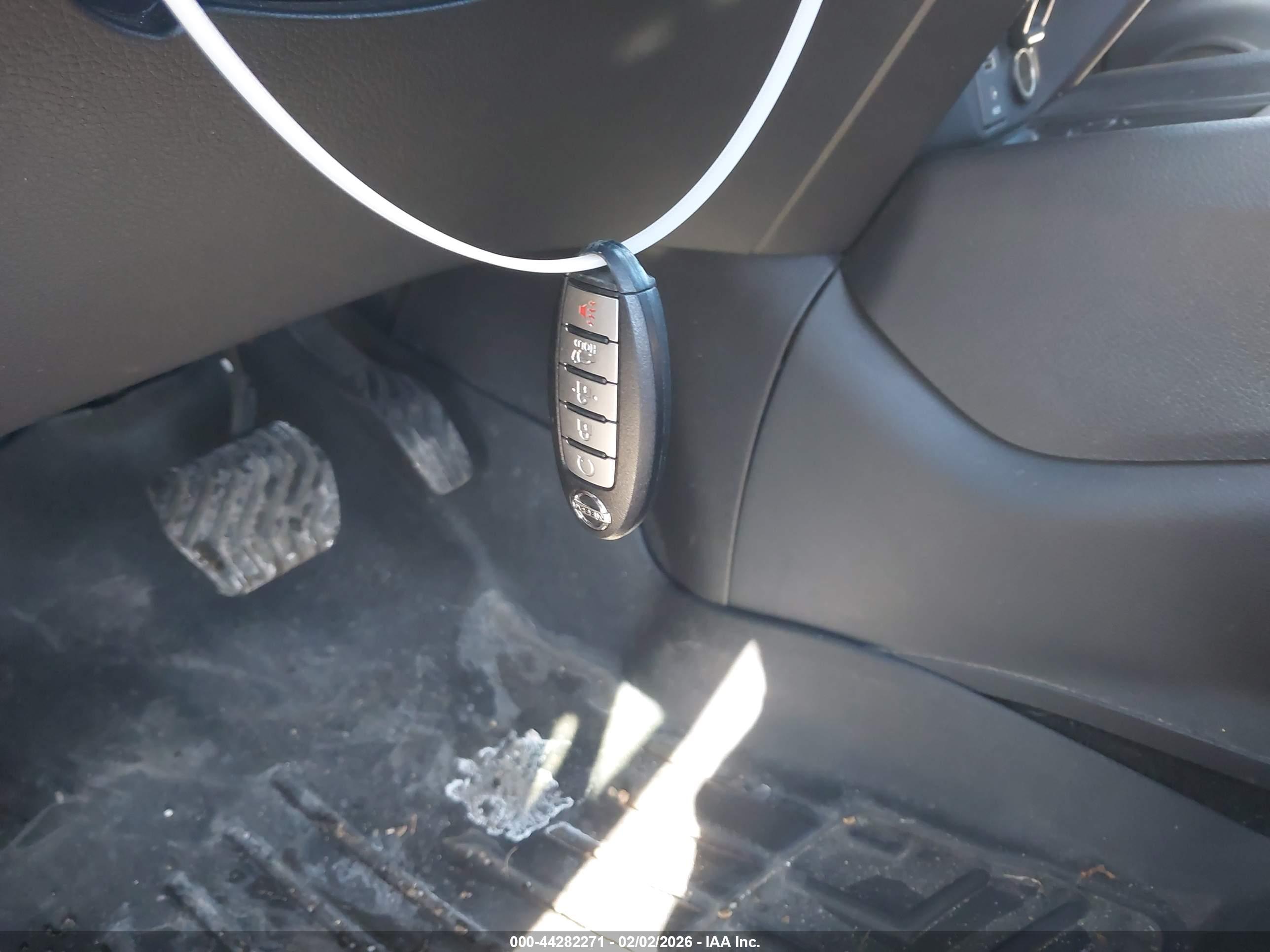 NISSAN ROGUE image 11