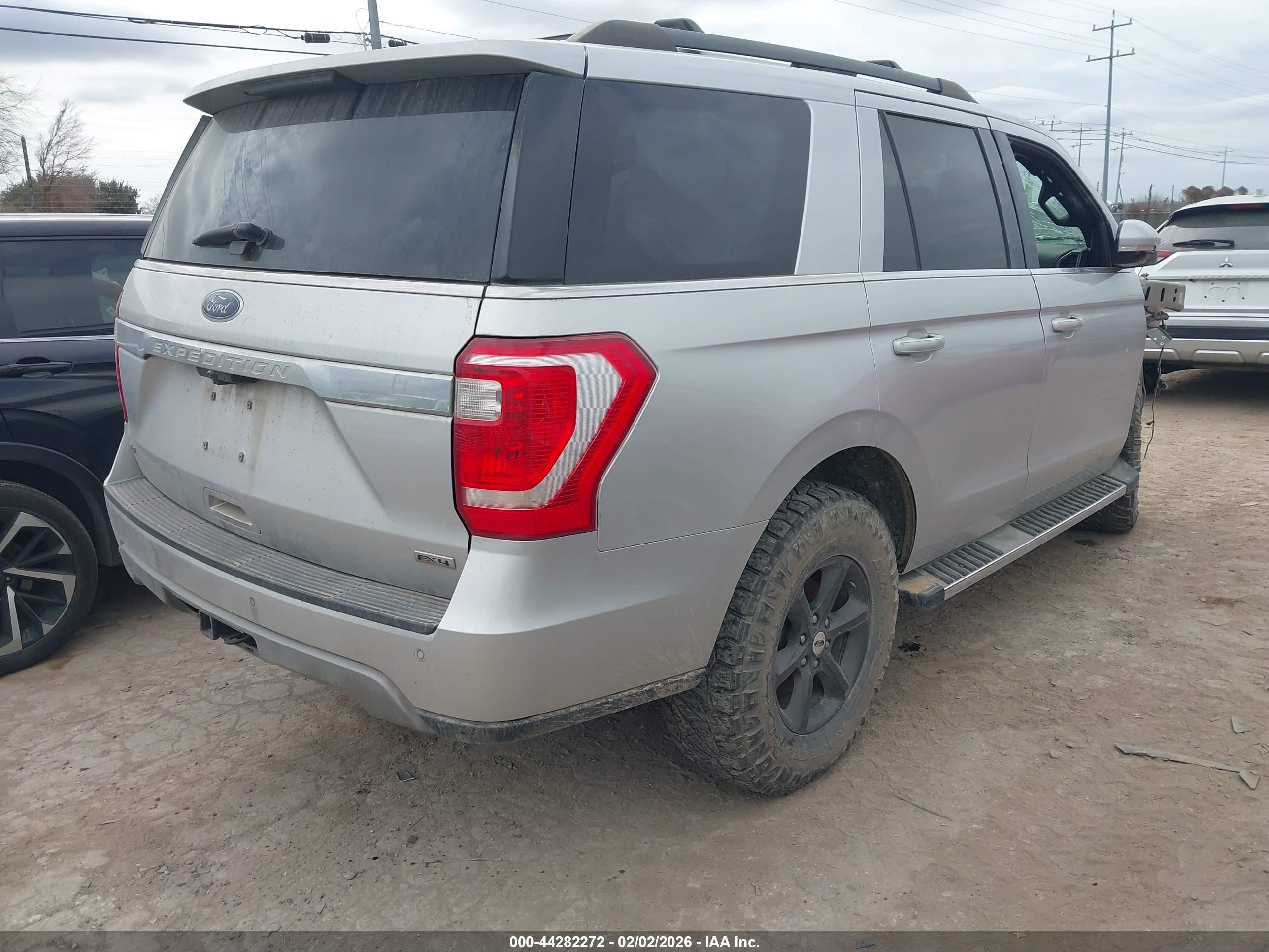 FORD EXPEDITION image 4