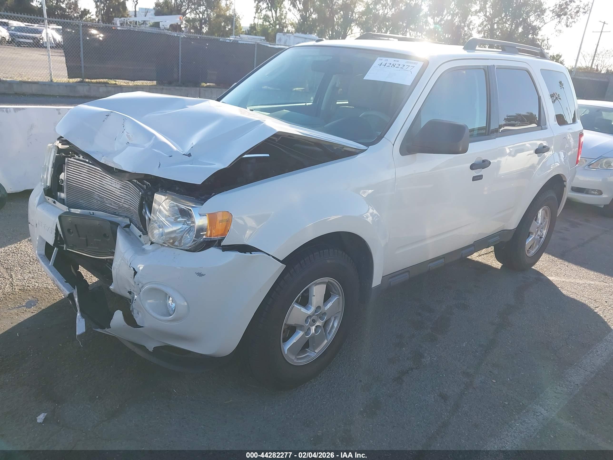 FORD ESCAPE image 2