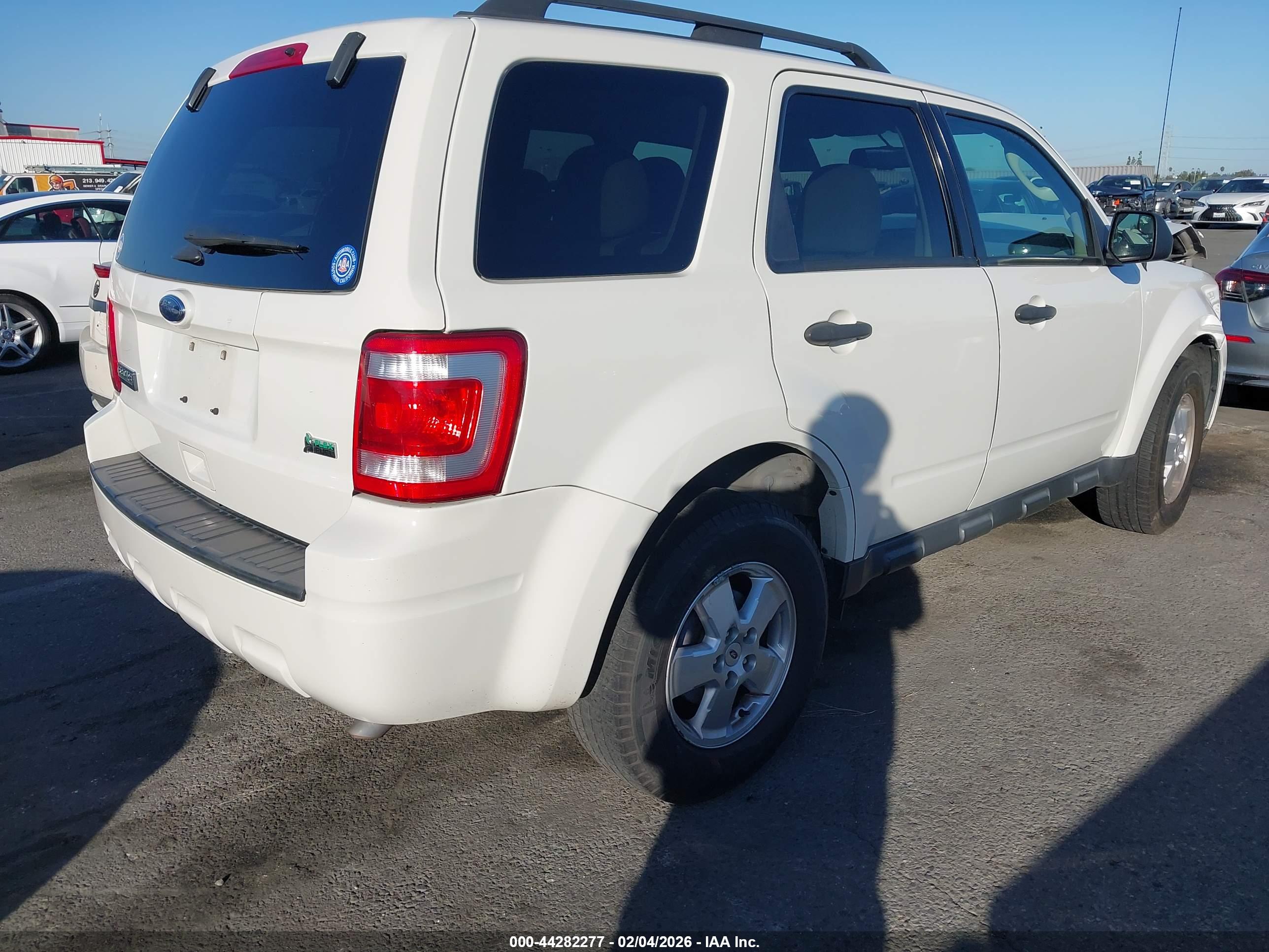 FORD ESCAPE image 4