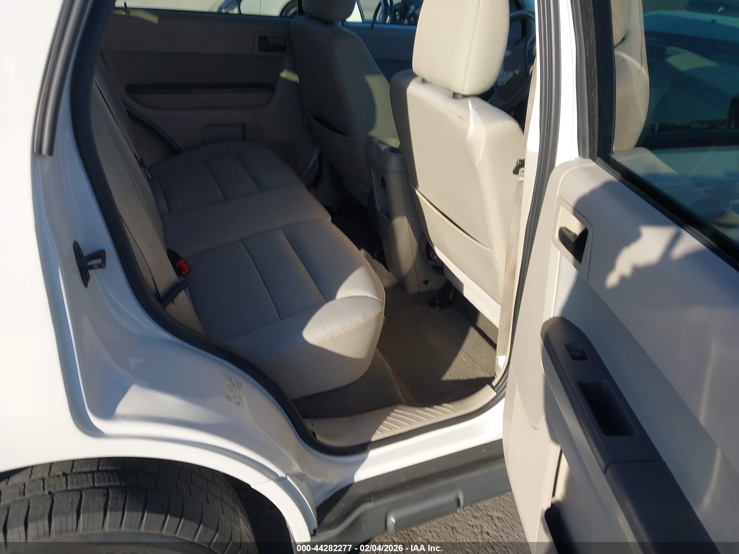 FORD ESCAPE image 8