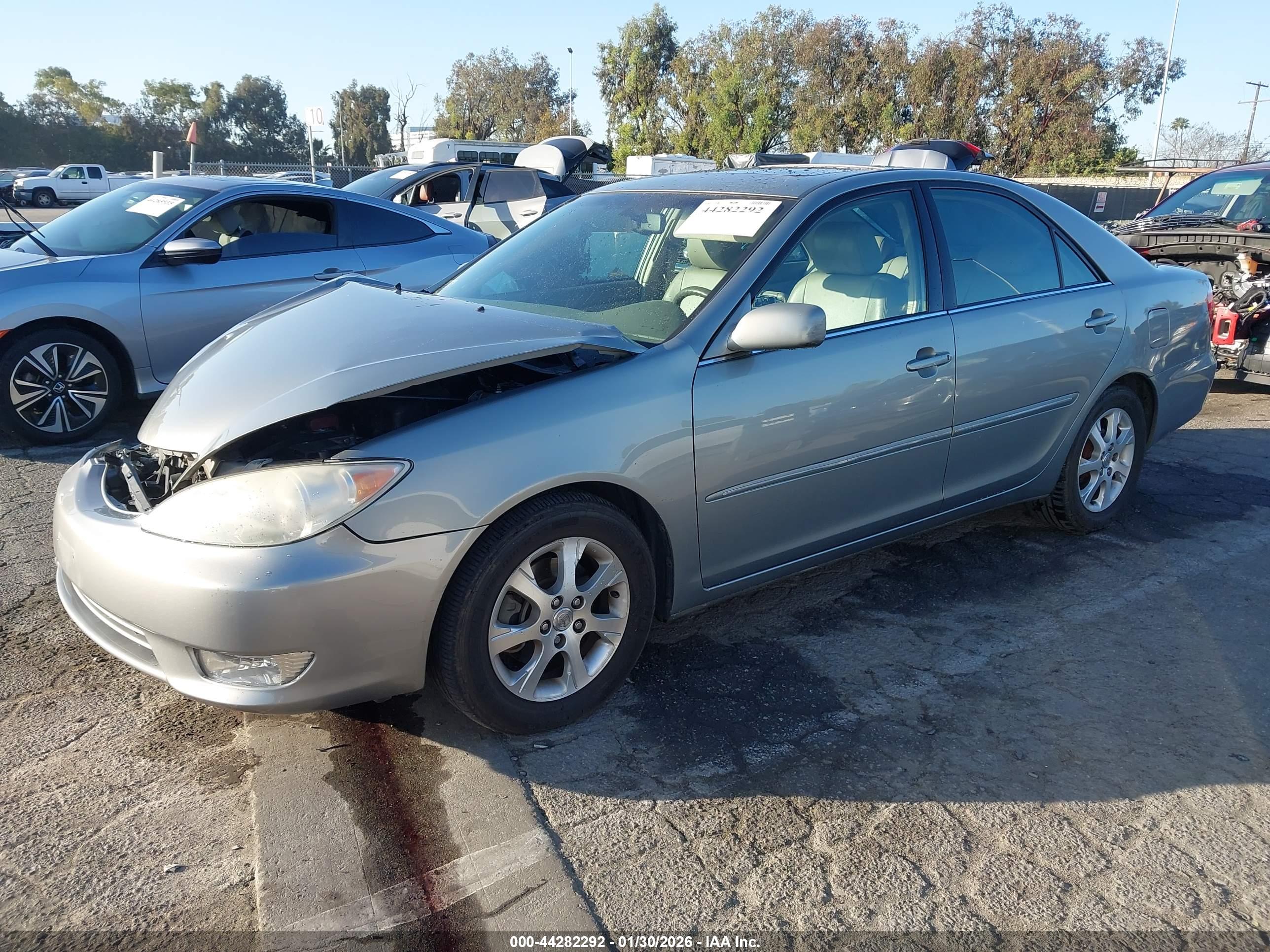 TOYOTA CAMRY image 2