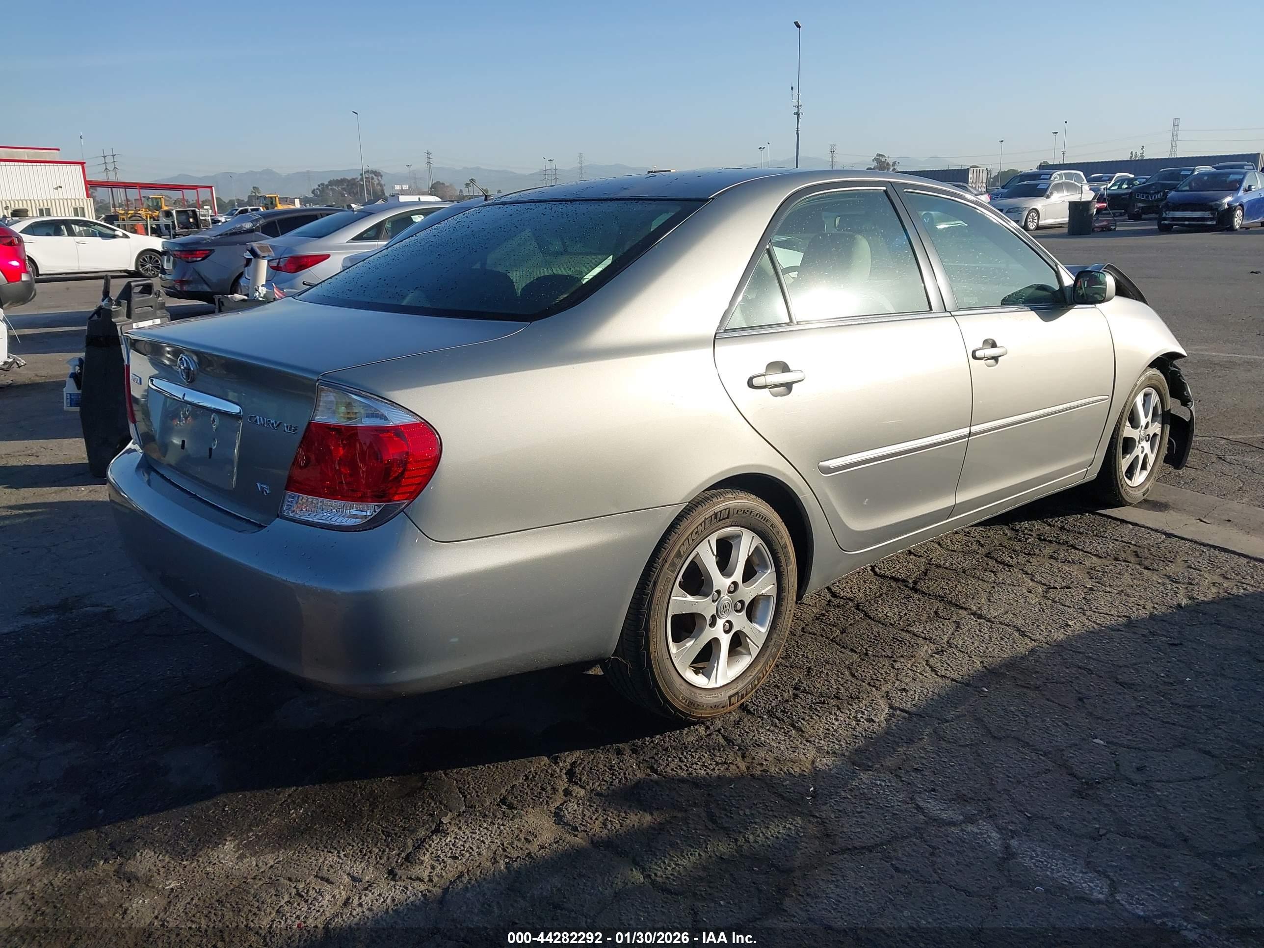 TOYOTA CAMRY image 4