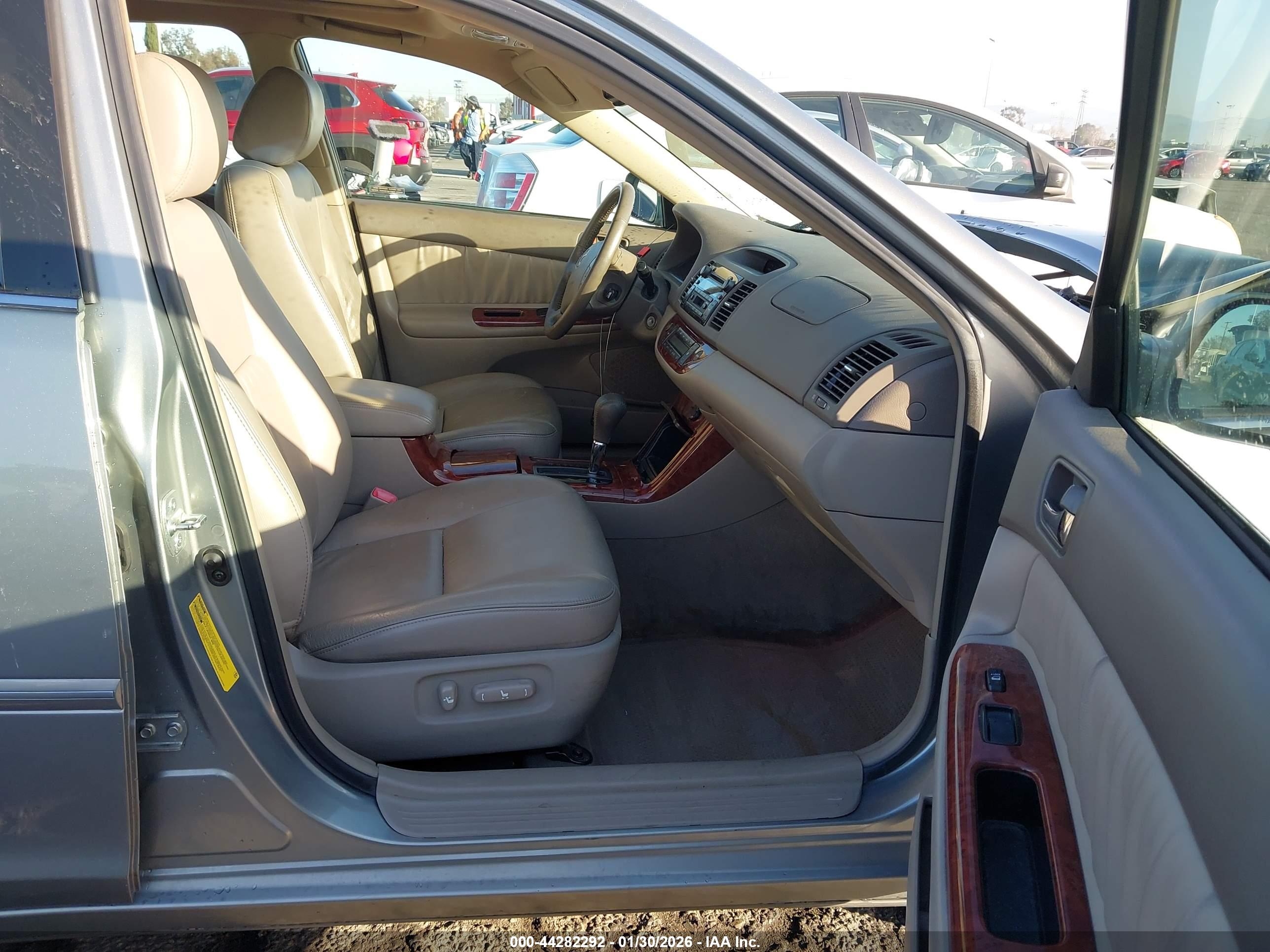 TOYOTA CAMRY image 5
