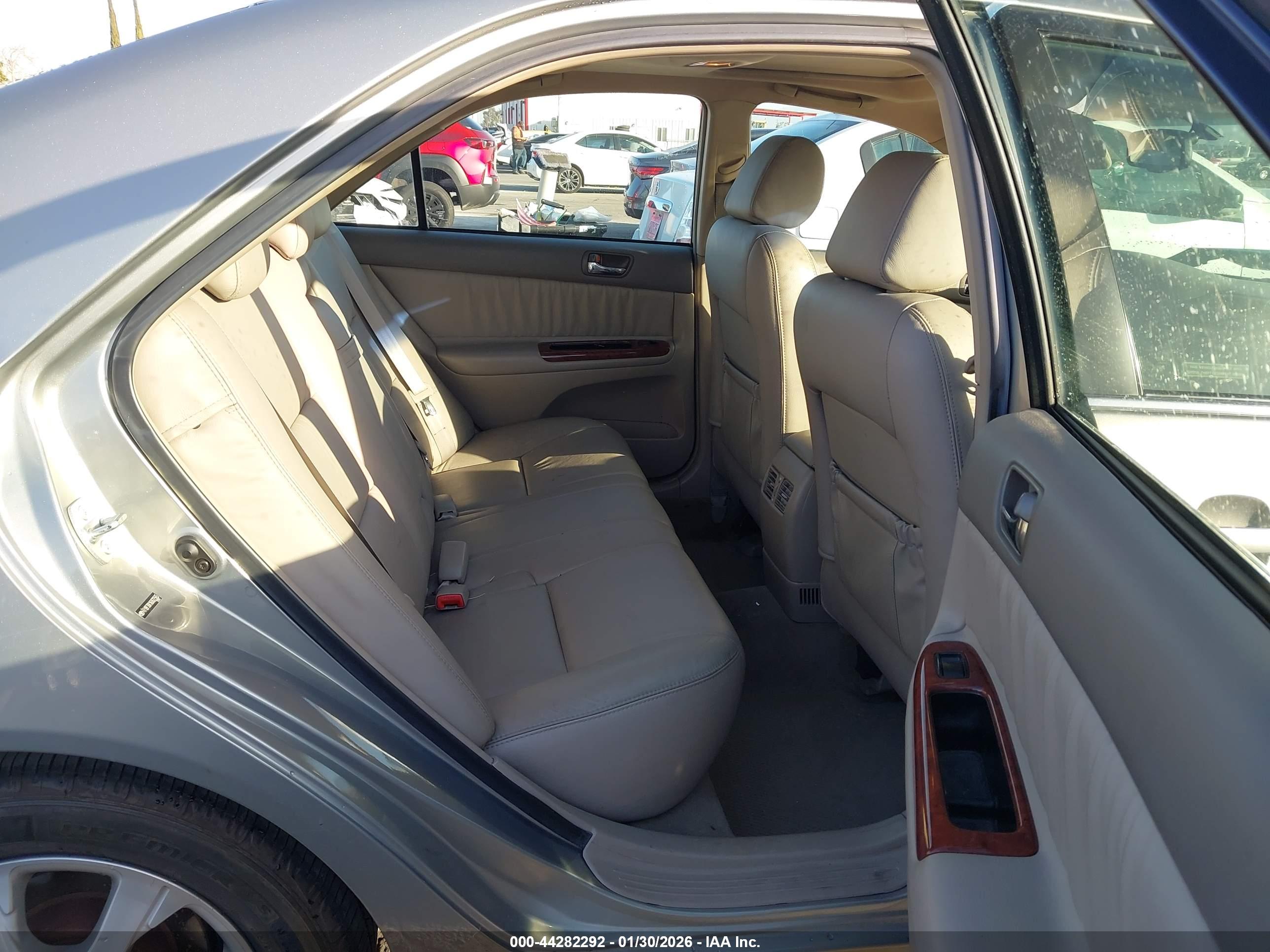 TOYOTA CAMRY image 8
