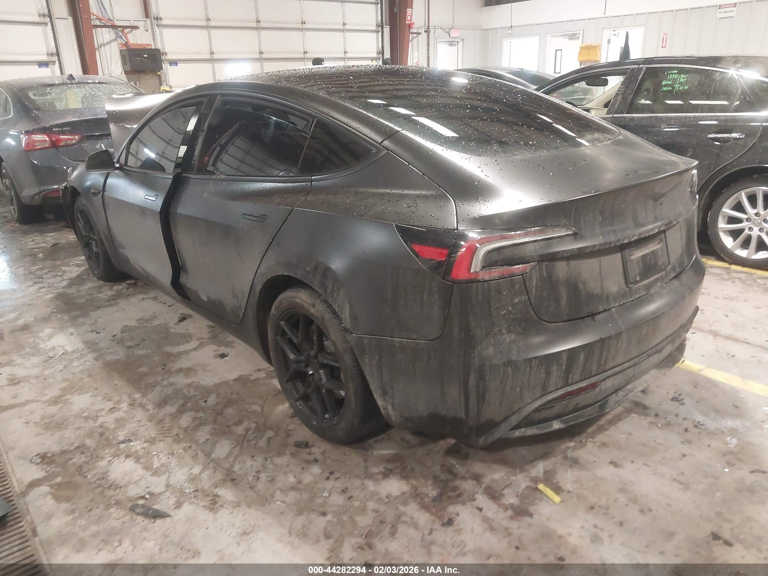 TESLA MODEL image 3