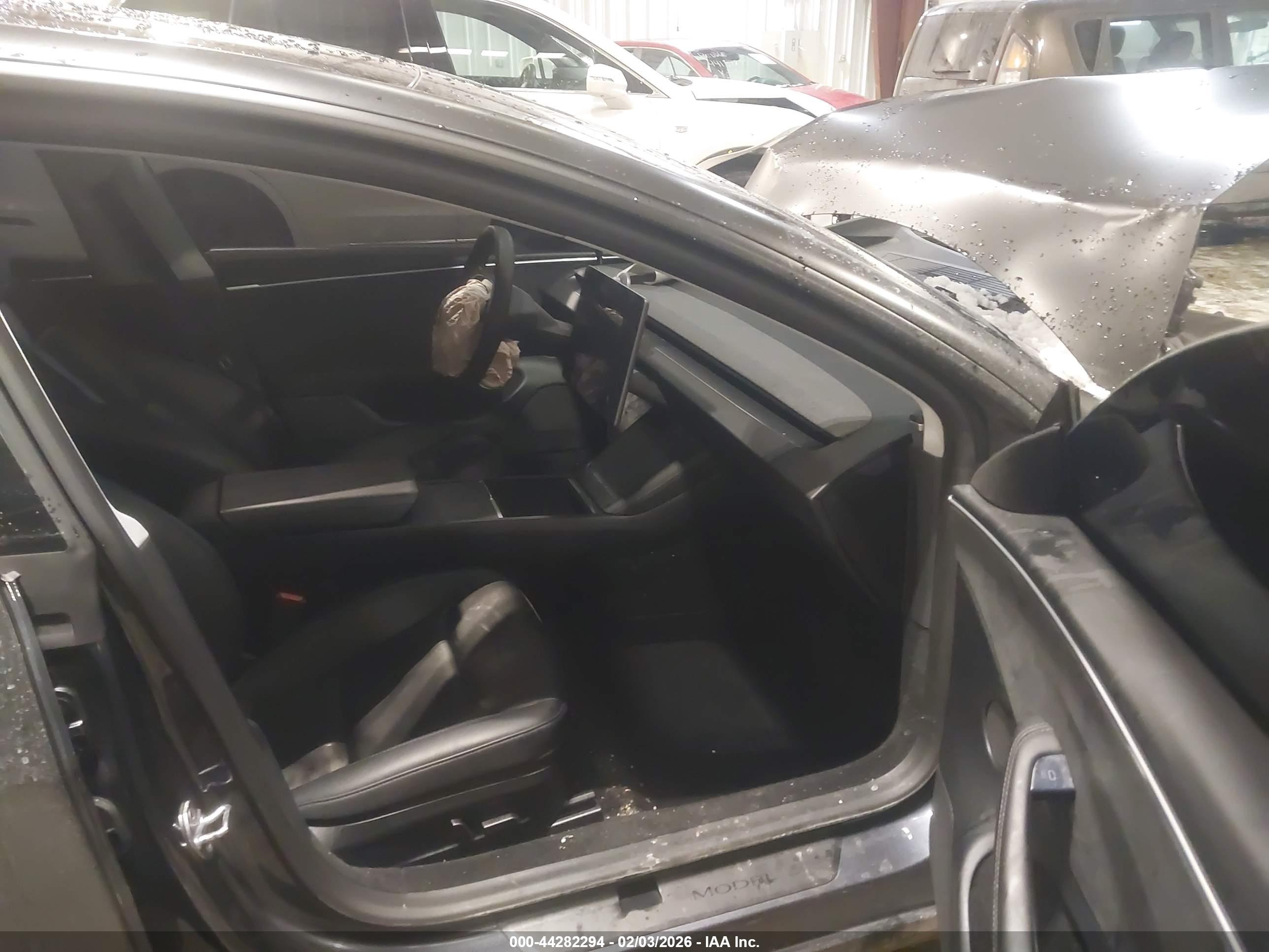 TESLA MODEL image 5