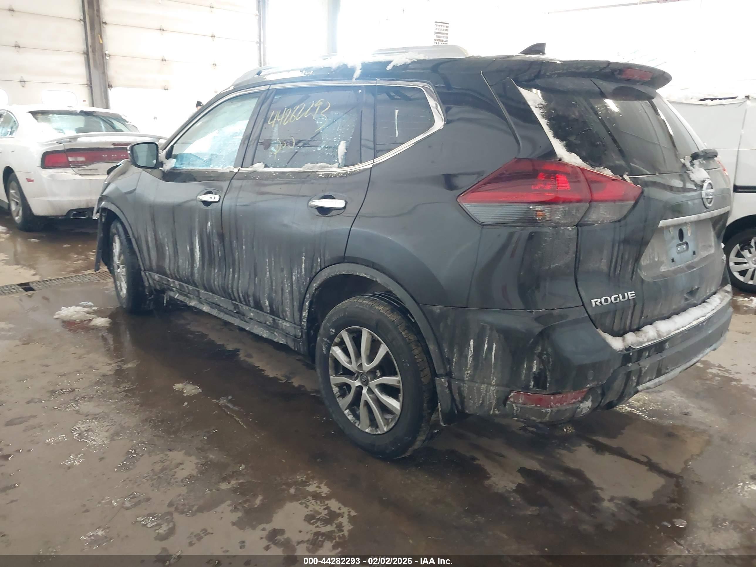NISSAN ROGUE image 3