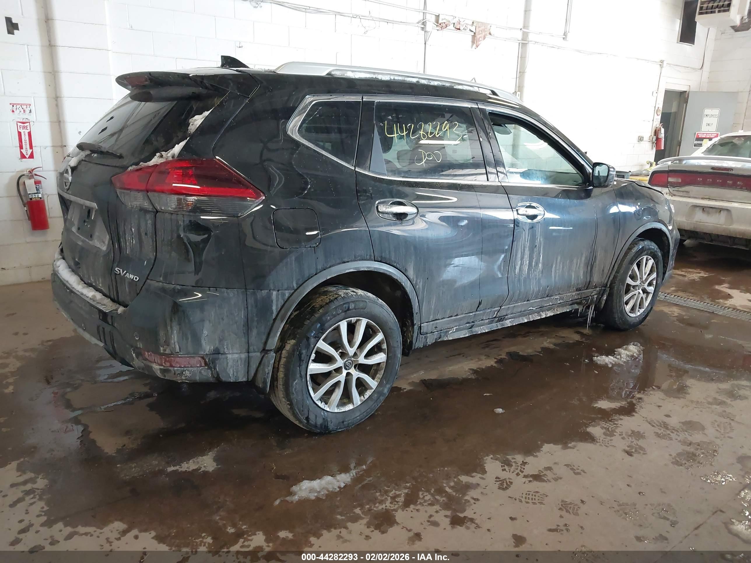 NISSAN ROGUE image 4