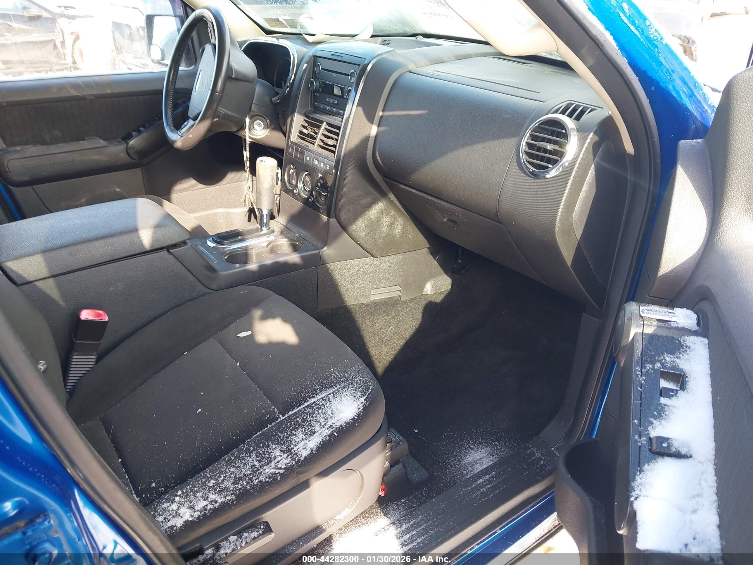 FORD EXPLORER image 5