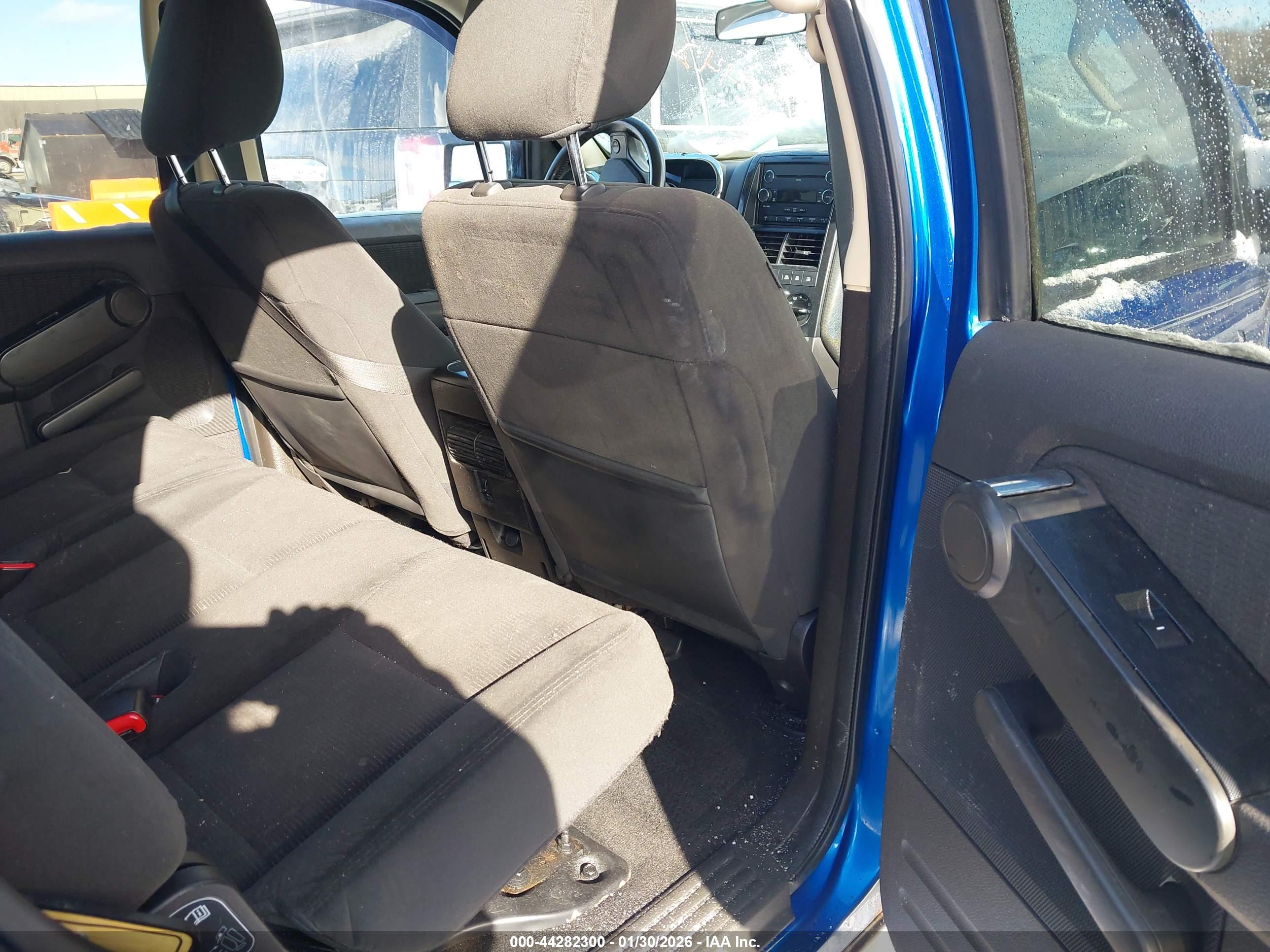 FORD EXPLORER image 8