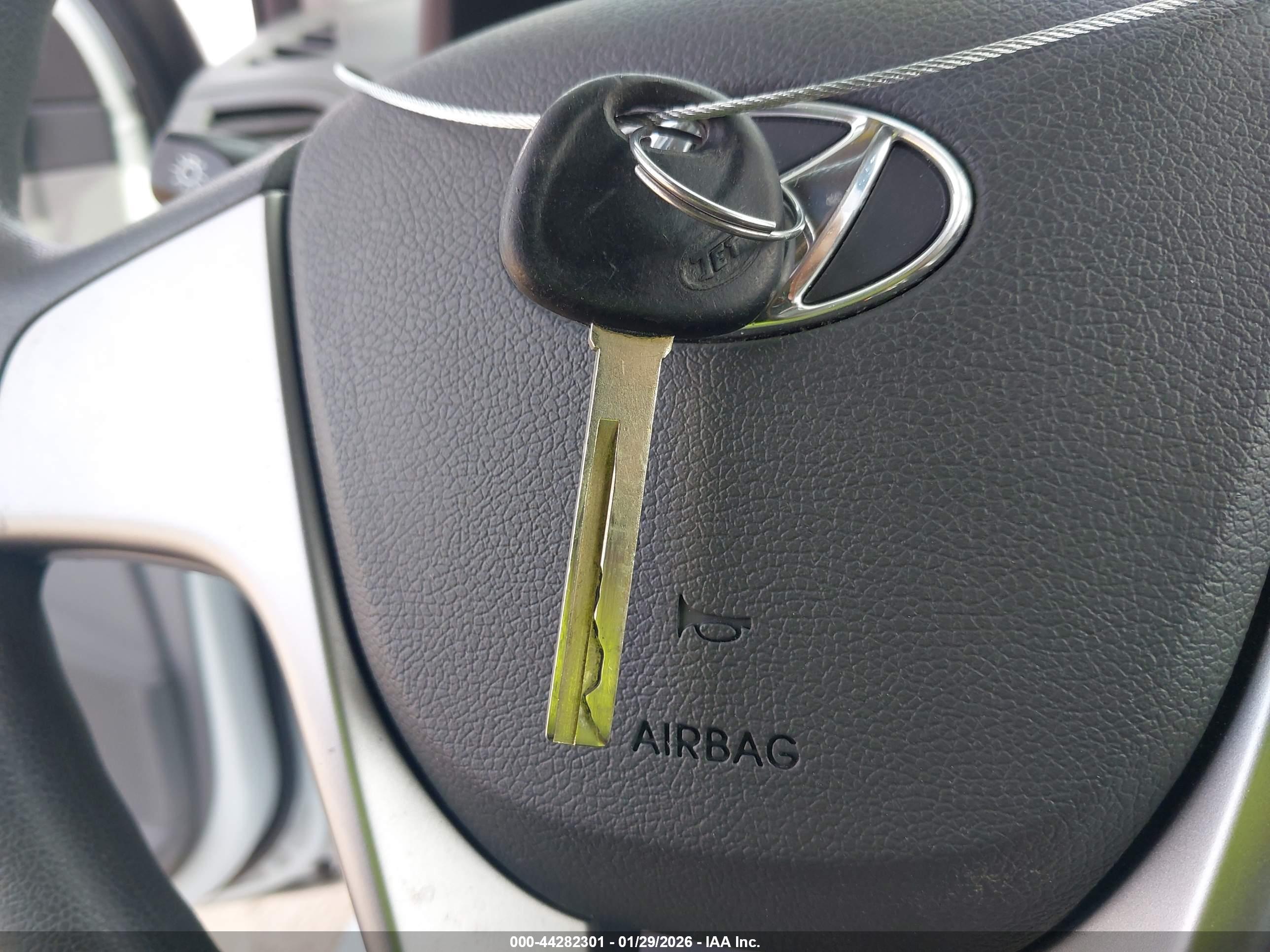 HYUNDAI ACCENT image 11