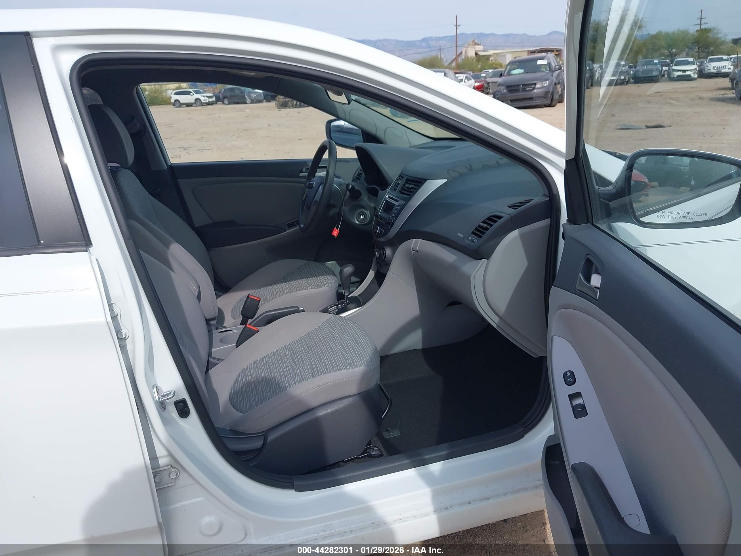 HYUNDAI ACCENT image 5