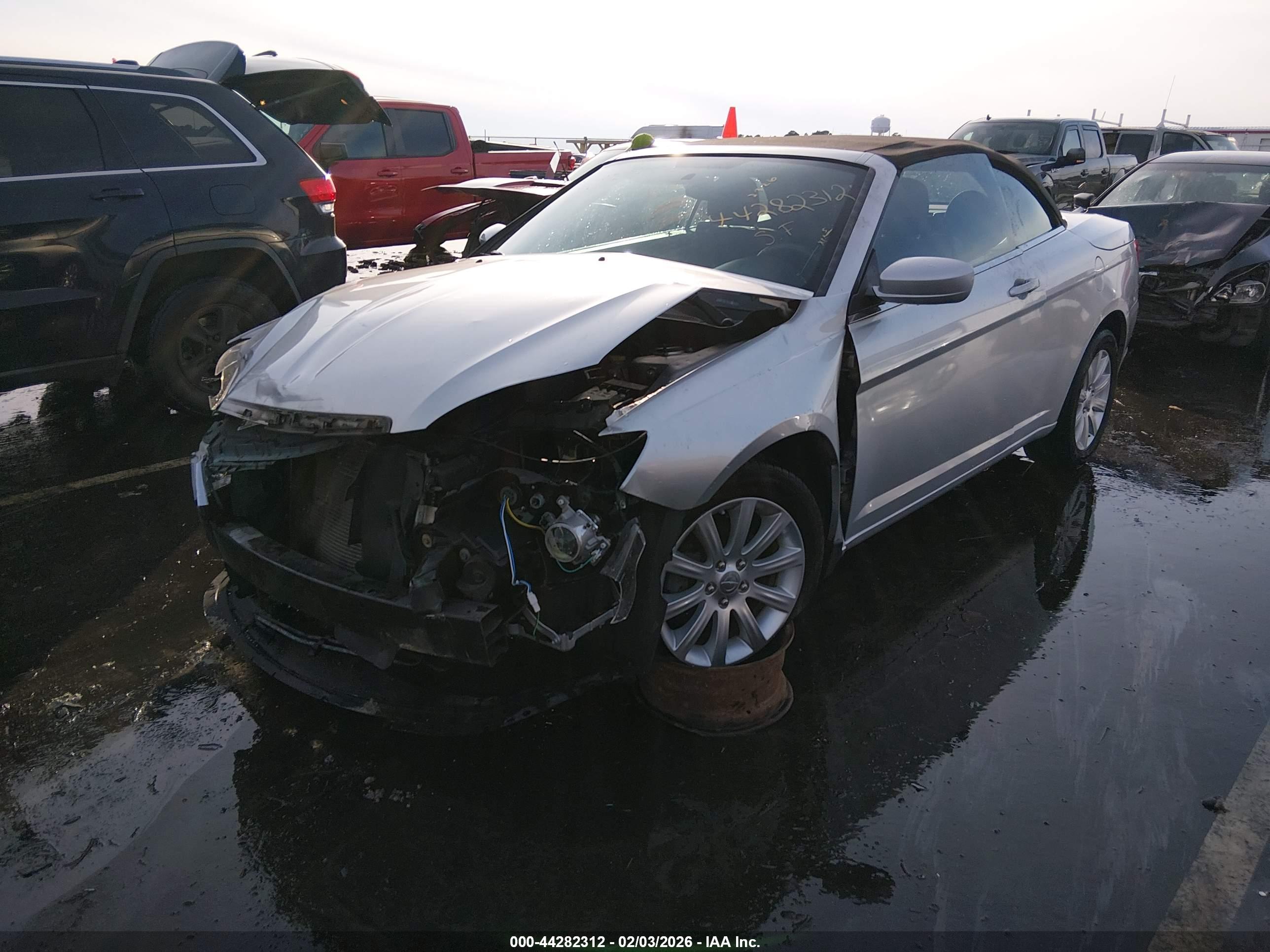 CHRYSLER 200 image 2