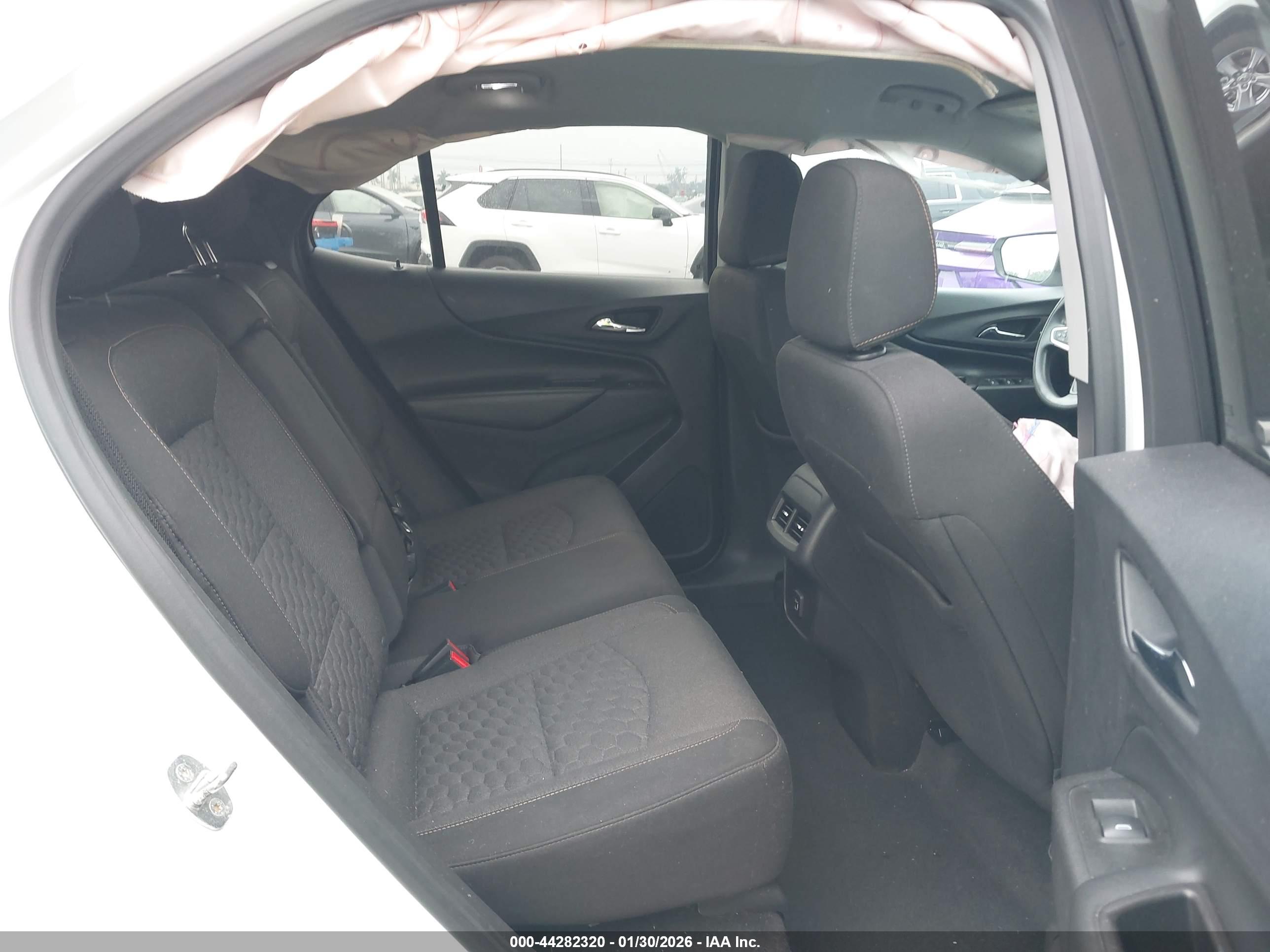 CHEVROLET EQUINOX image 8