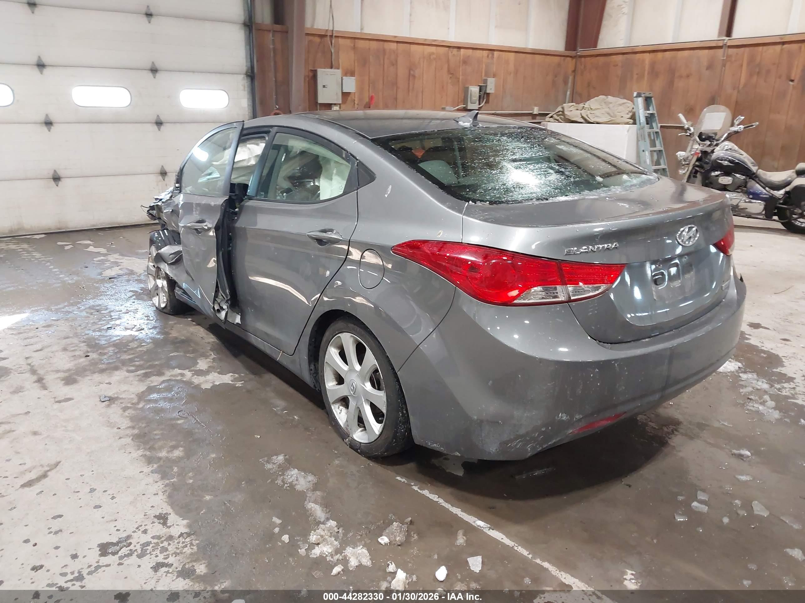 HYUNDAI ELANTRA image 3