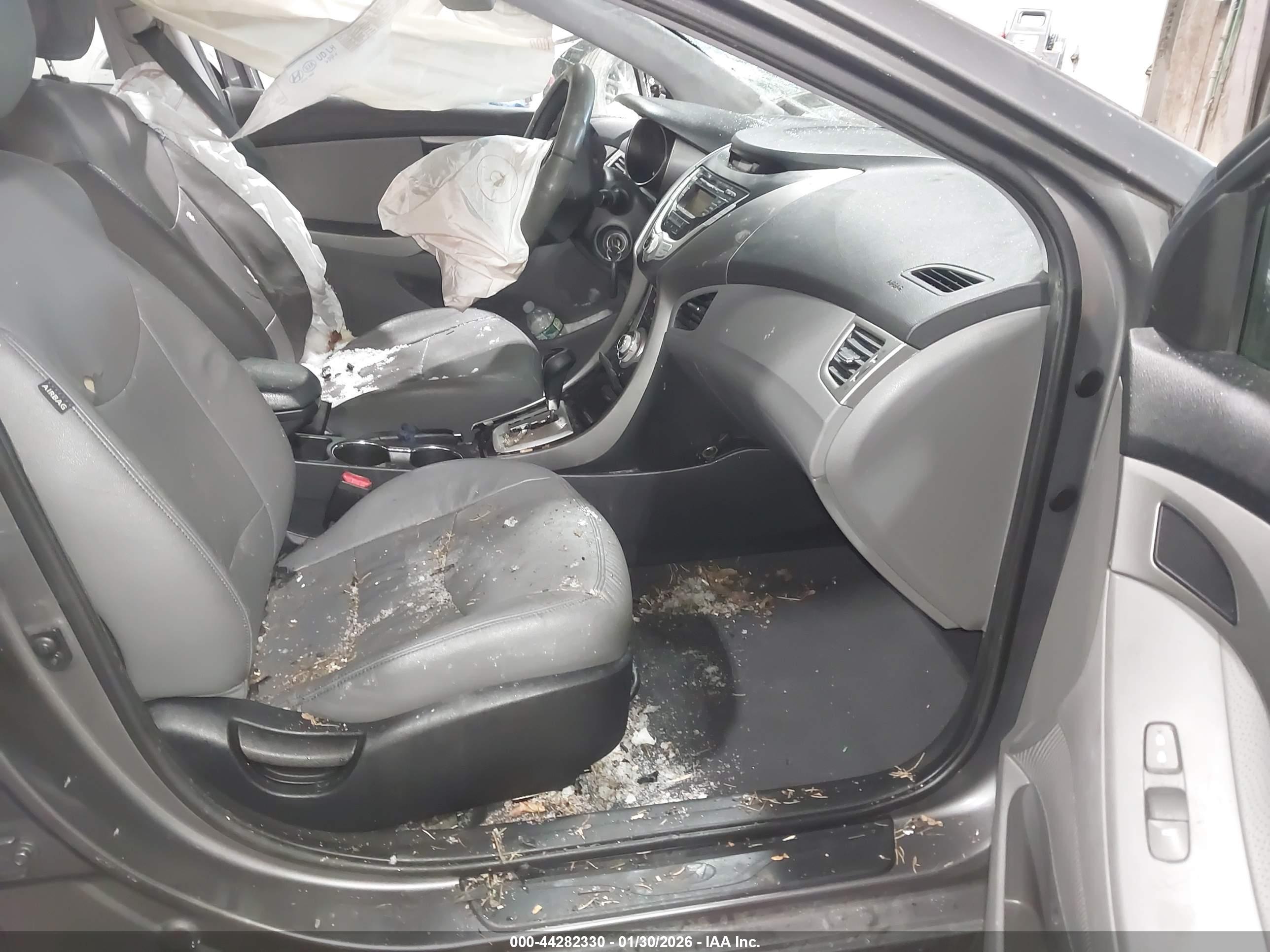HYUNDAI ELANTRA image 5