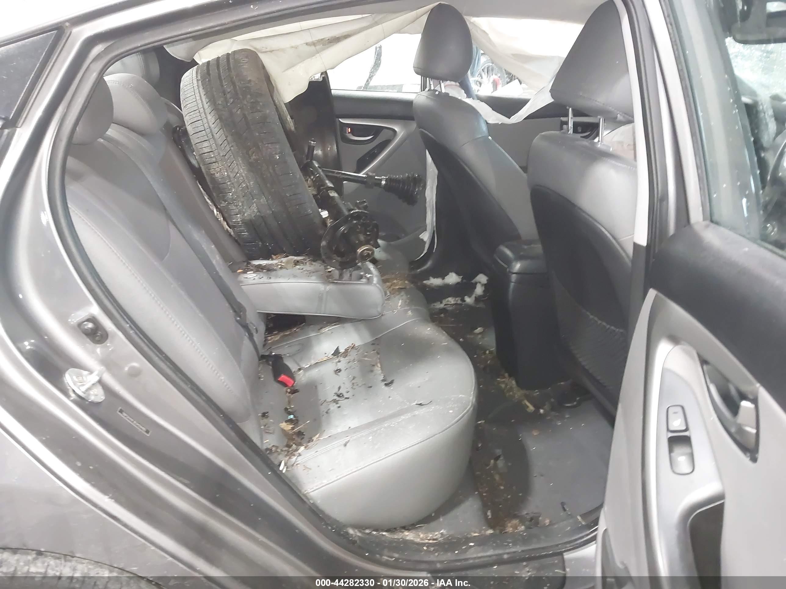 HYUNDAI ELANTRA image 8