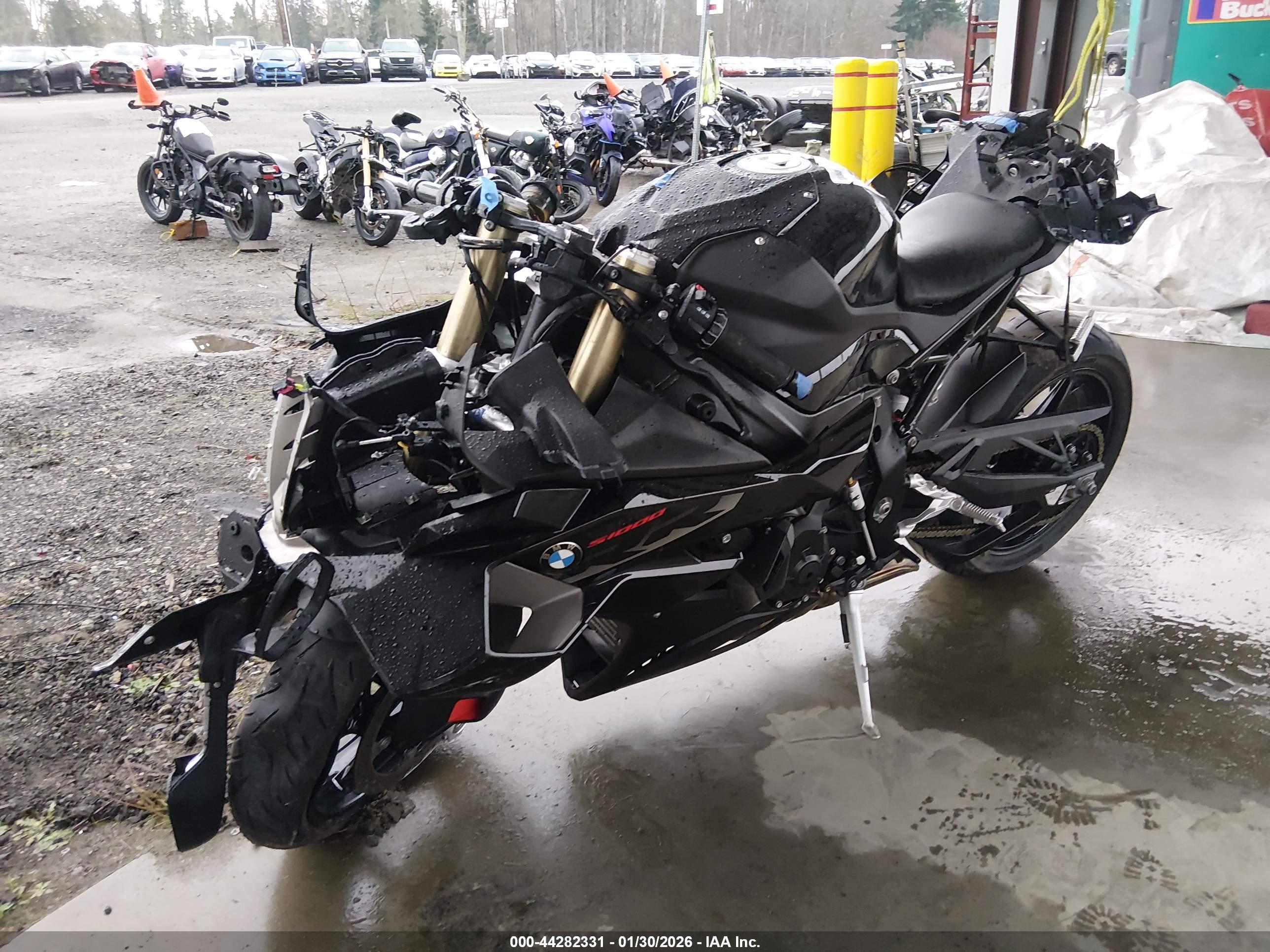BMW S image 2