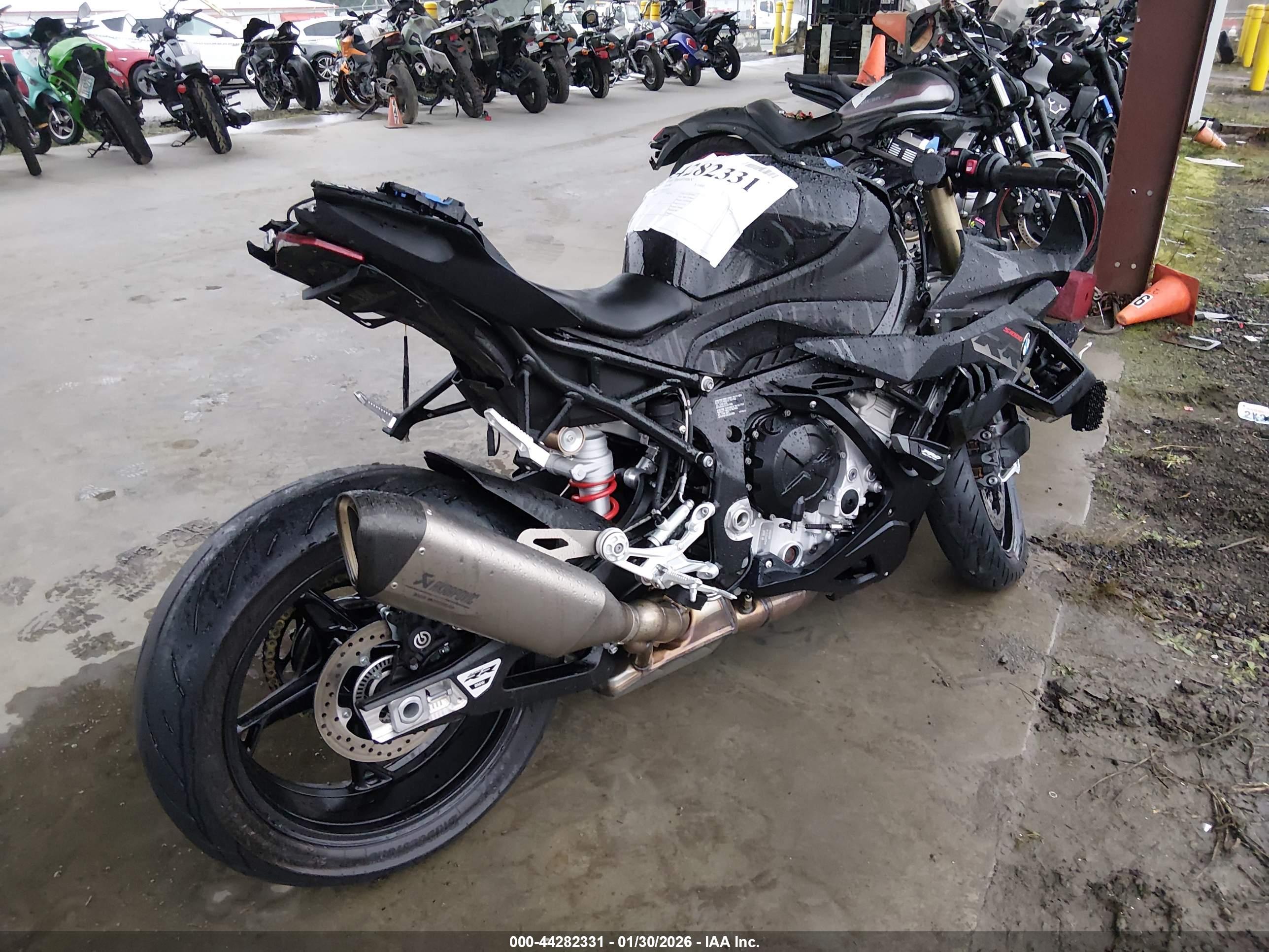 BMW S image 4