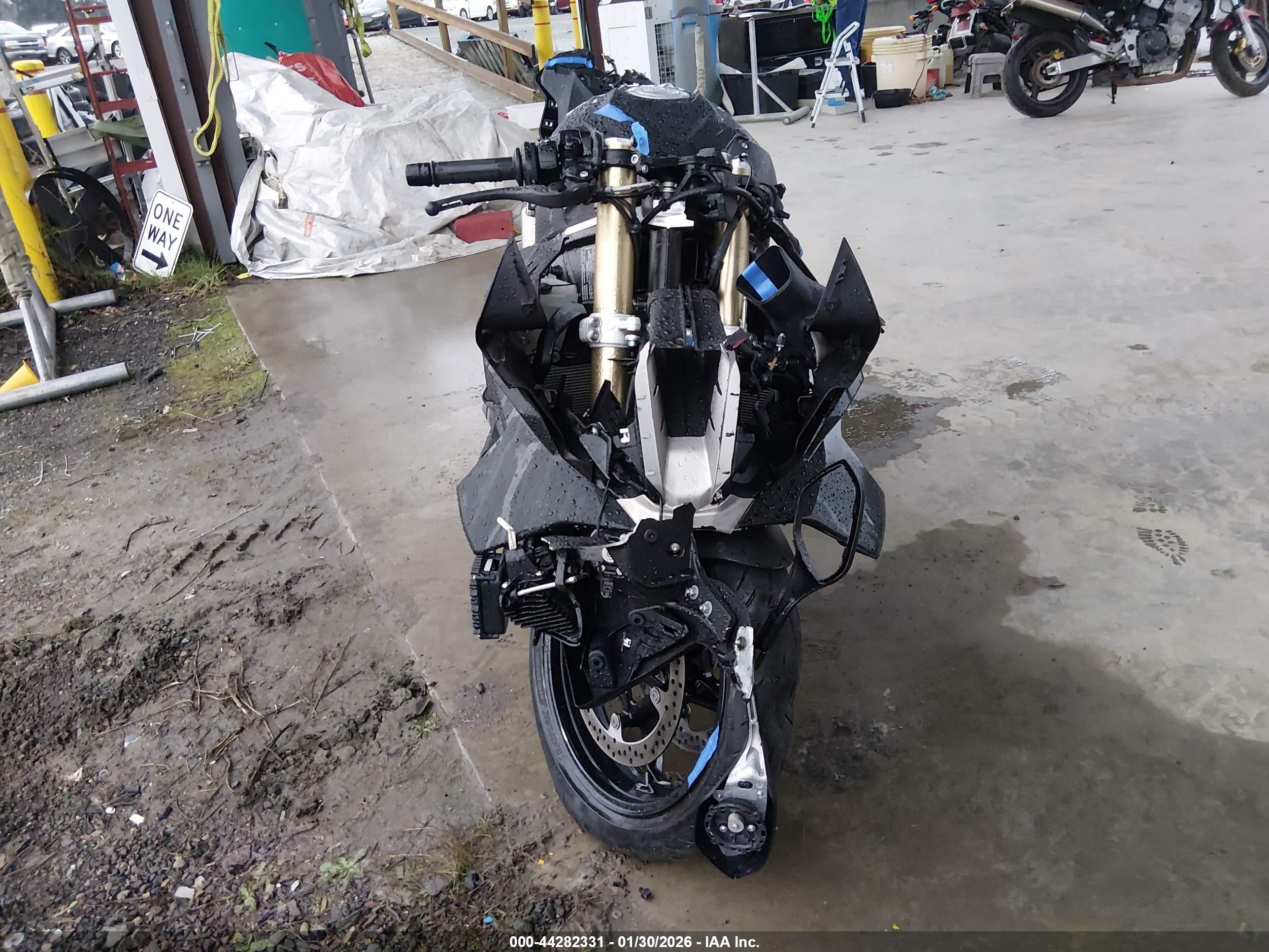 BMW S image 5
