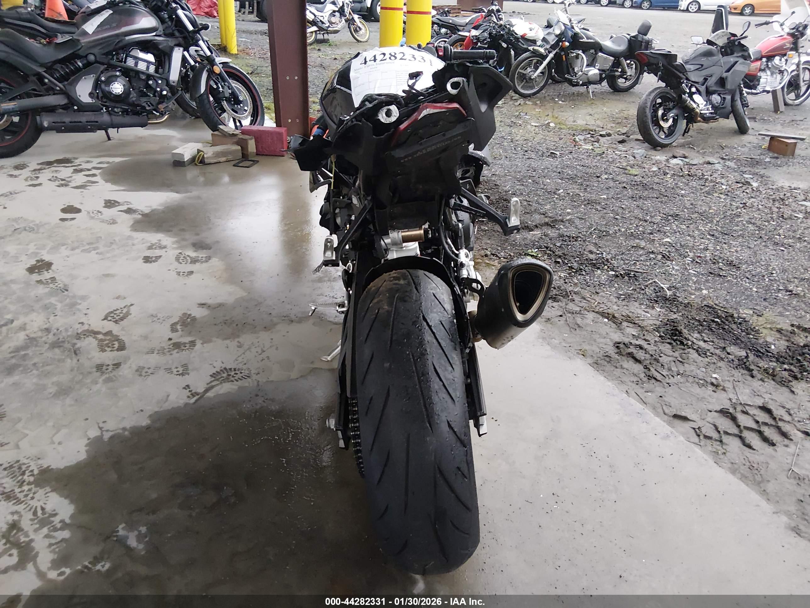 BMW S image 6