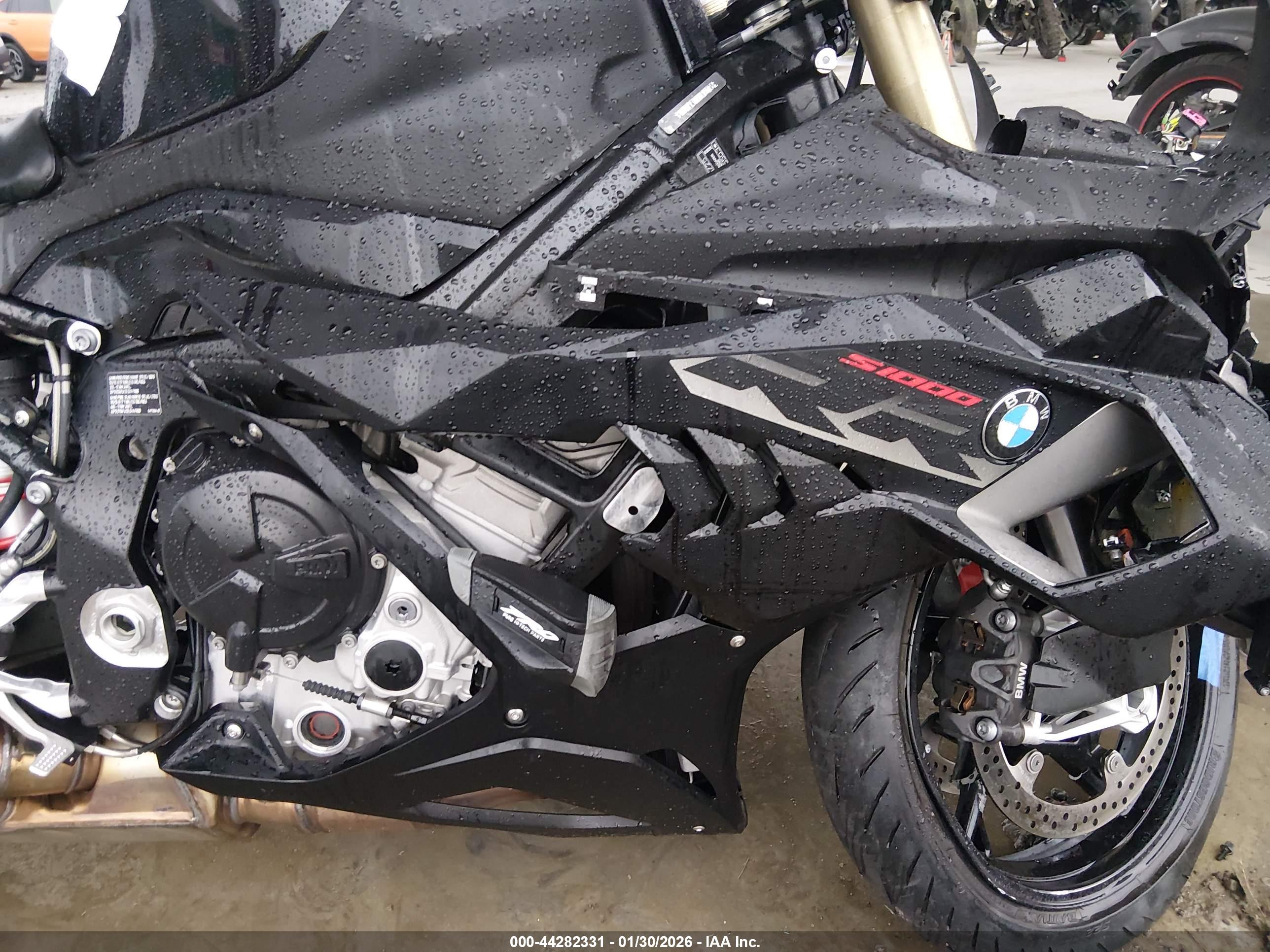 BMW S image 8