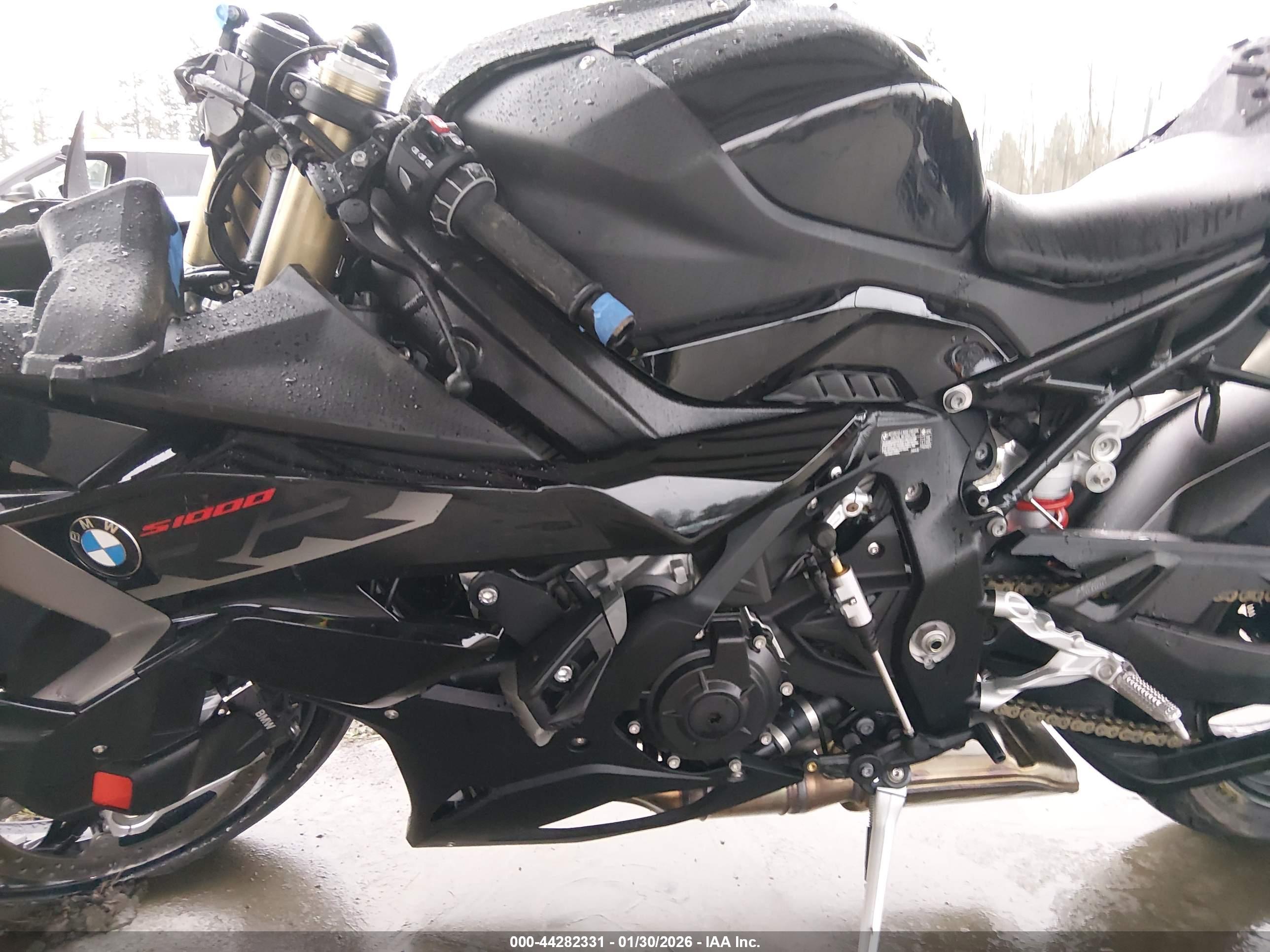 BMW S image 9