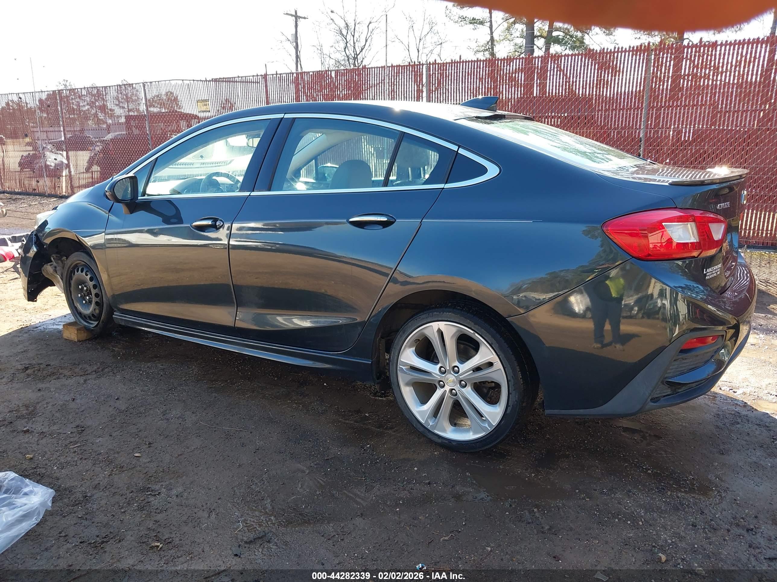 CHEVROLET CRUZE image 3