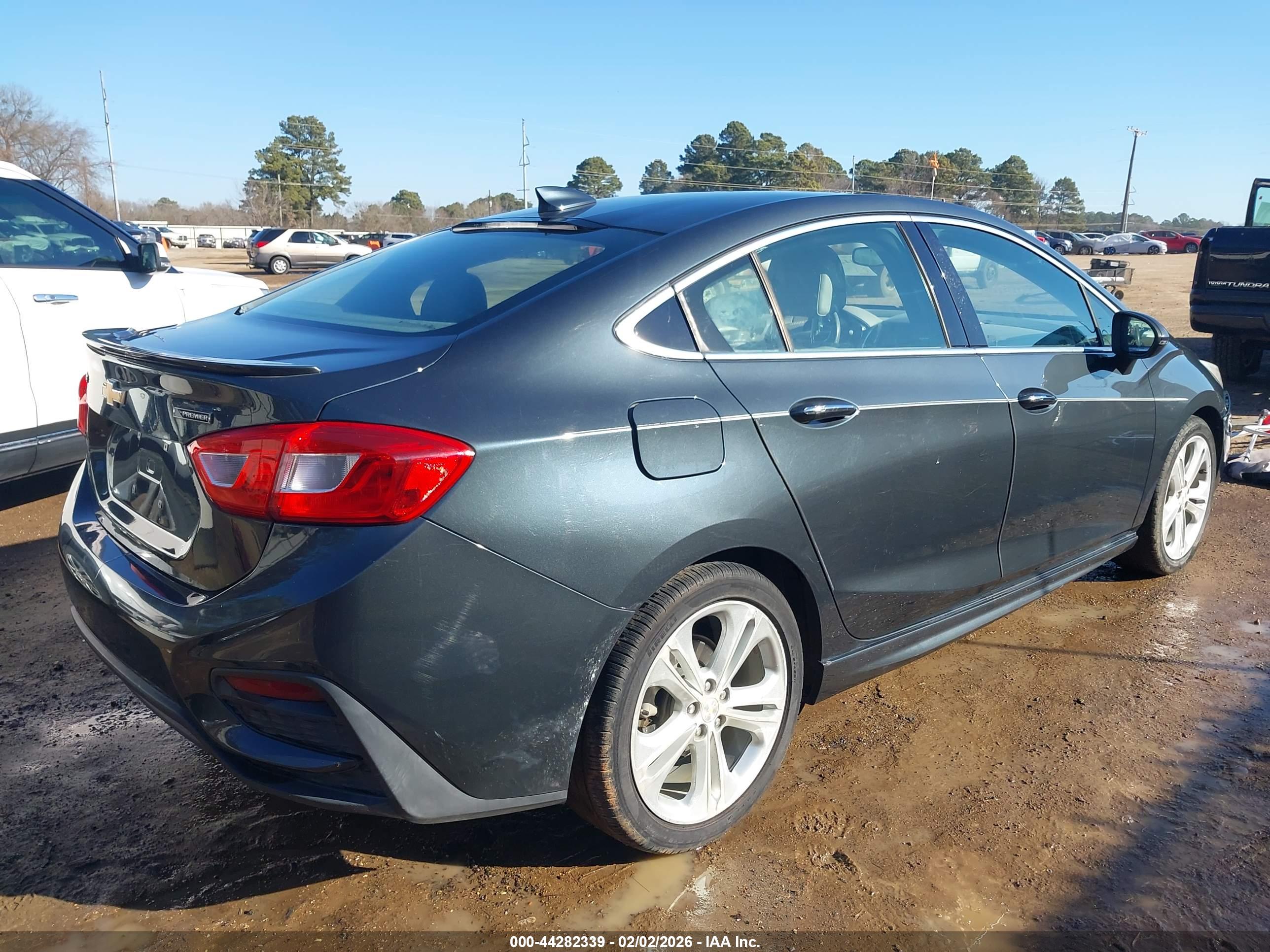 CHEVROLET CRUZE image 4
