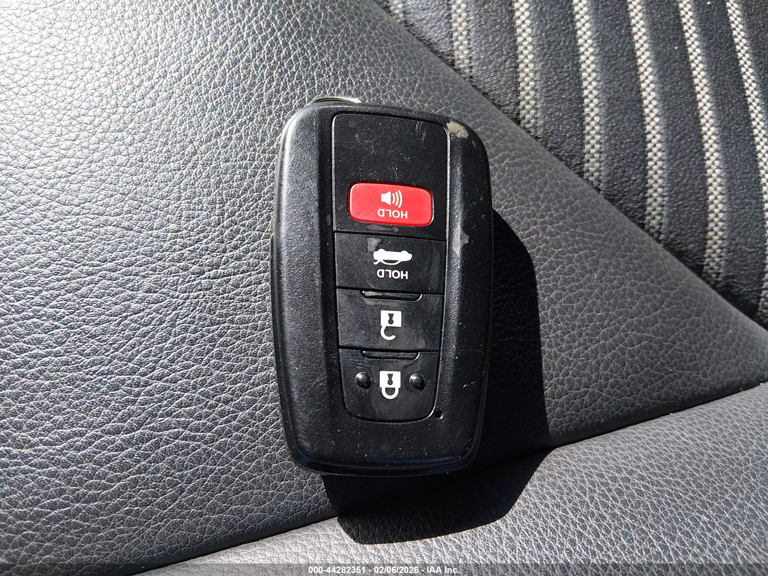 TOYOTA CAMRY image 11