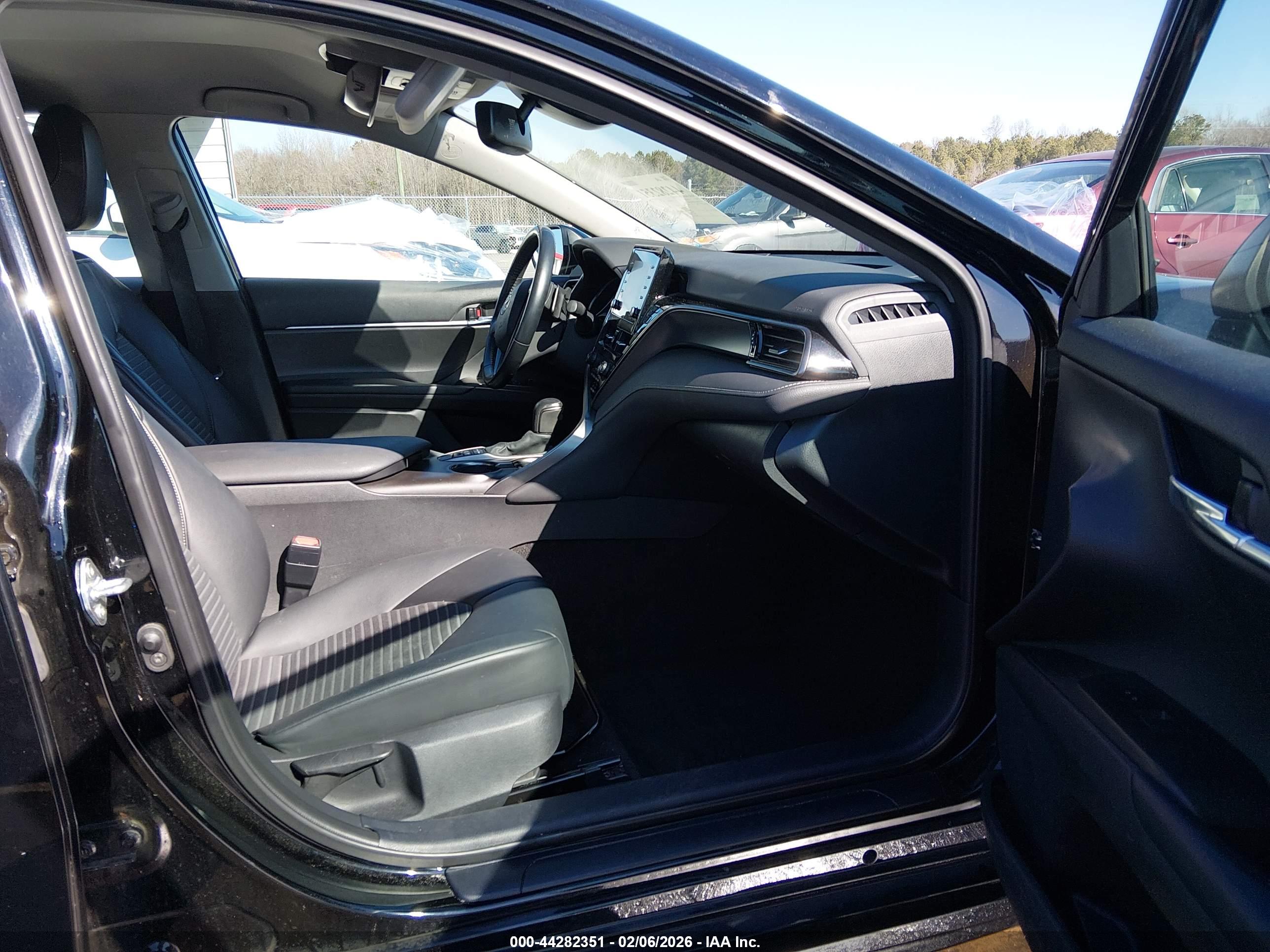 TOYOTA CAMRY image 5