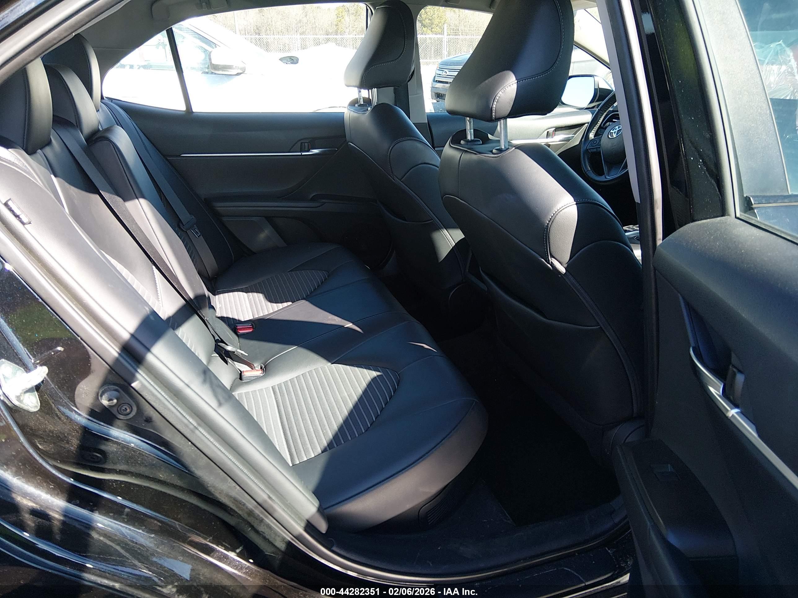 TOYOTA CAMRY image 8