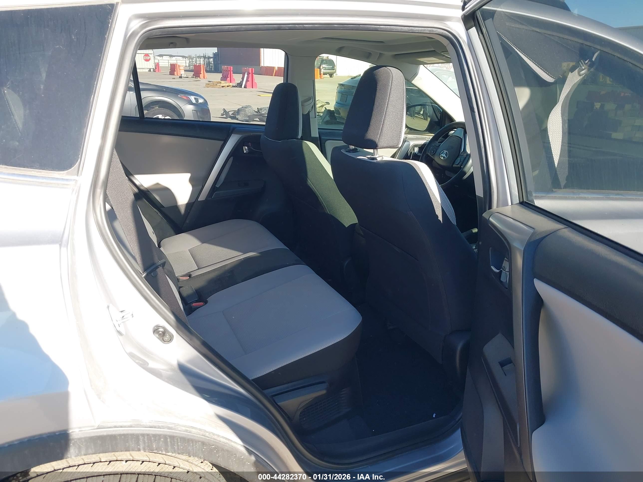 TOYOTA RAV4 image 8