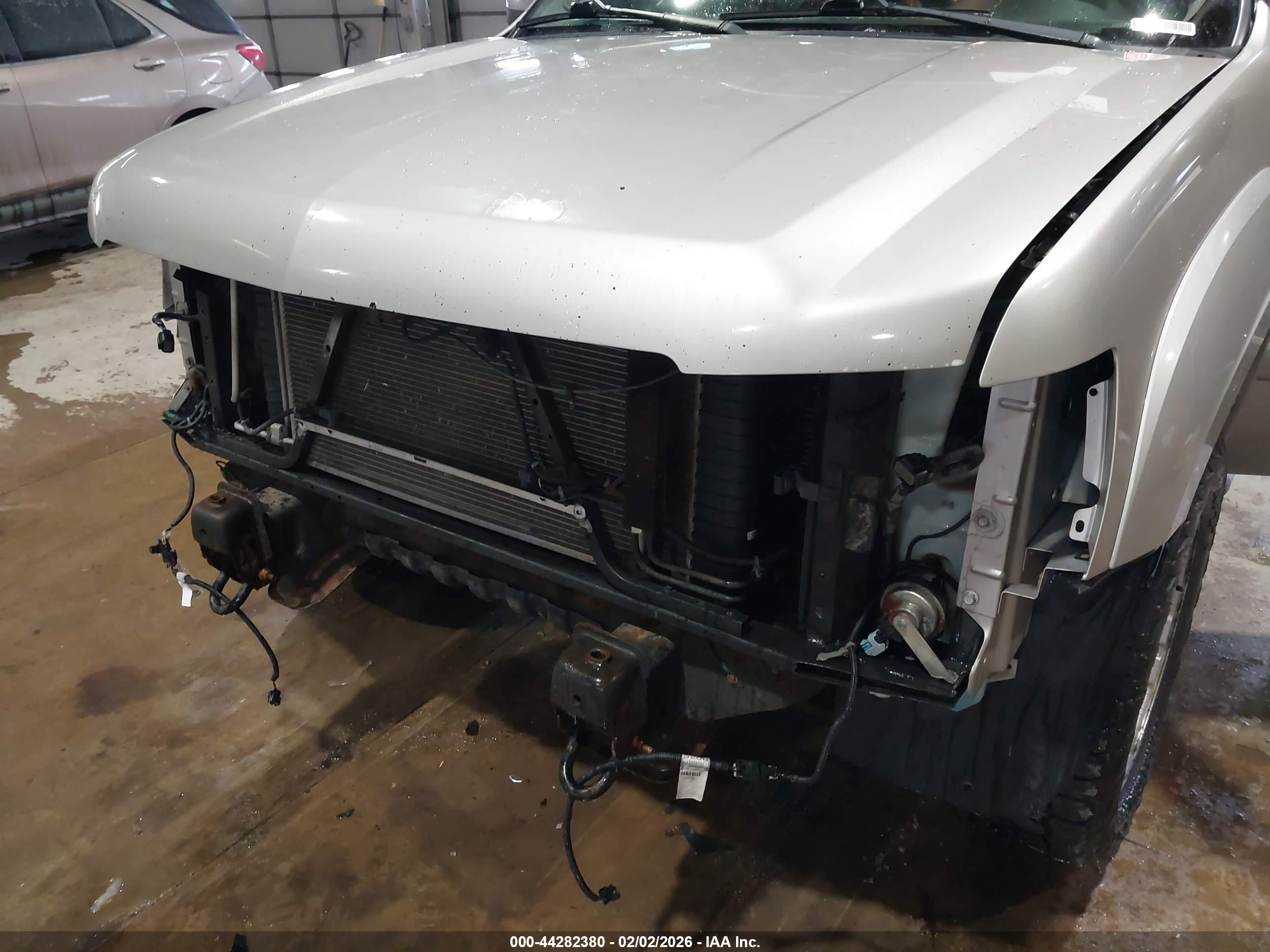 CHEVROLET TAHOE image 6