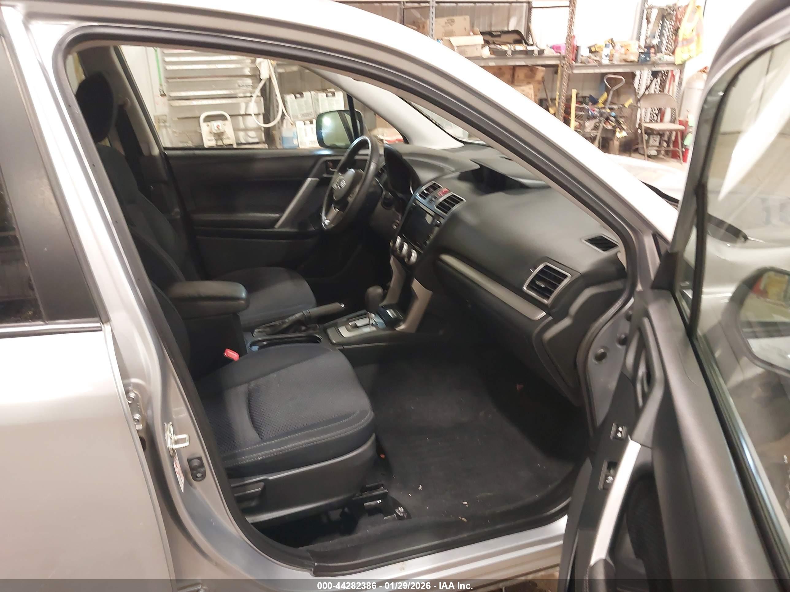 SUBARU FORESTER image 5