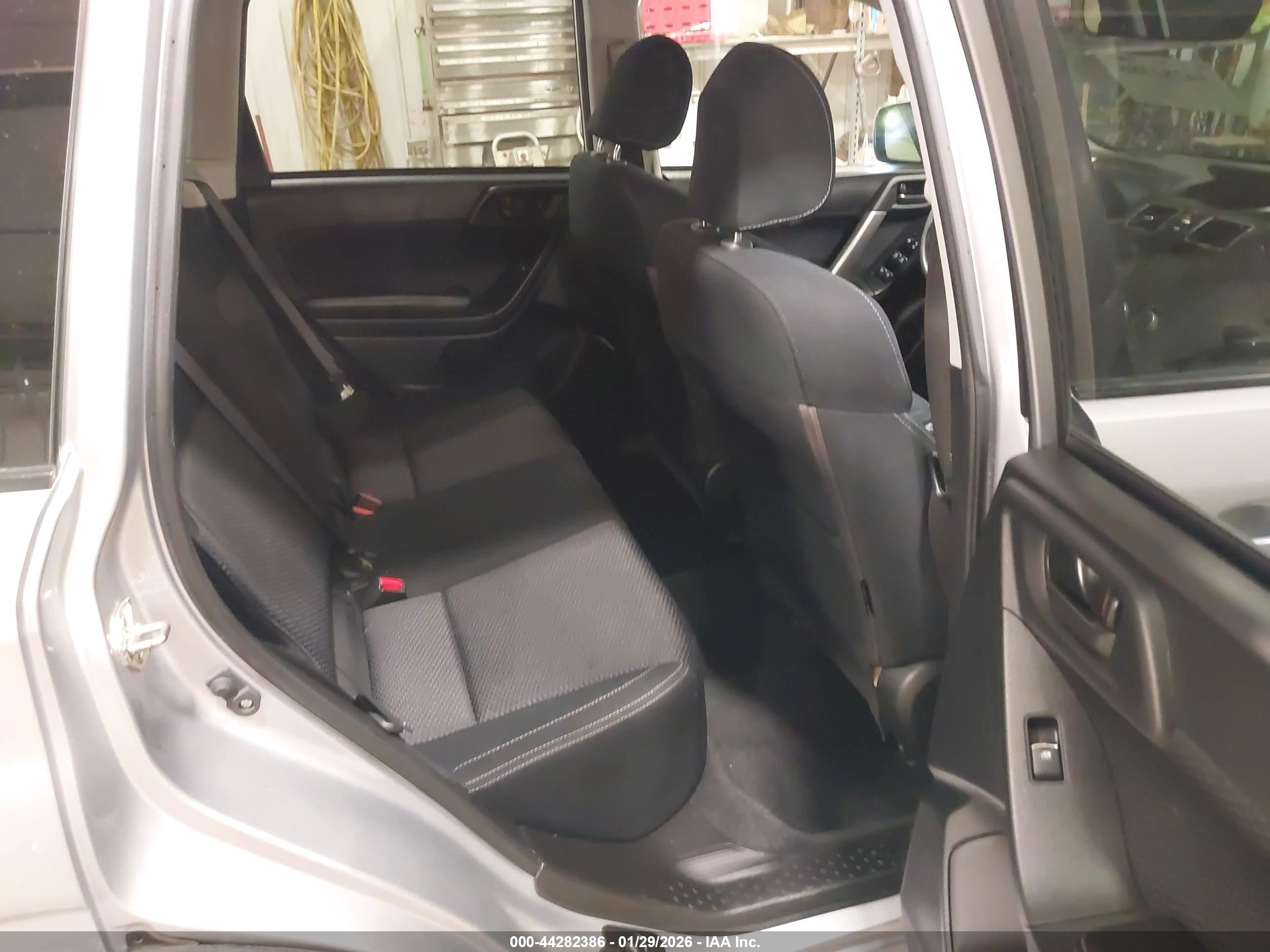 SUBARU FORESTER image 8