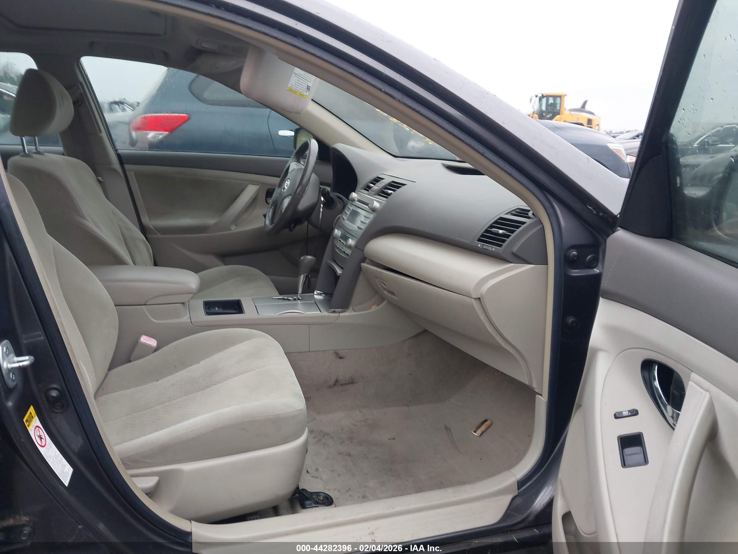 TOYOTA CAMRY image 5
