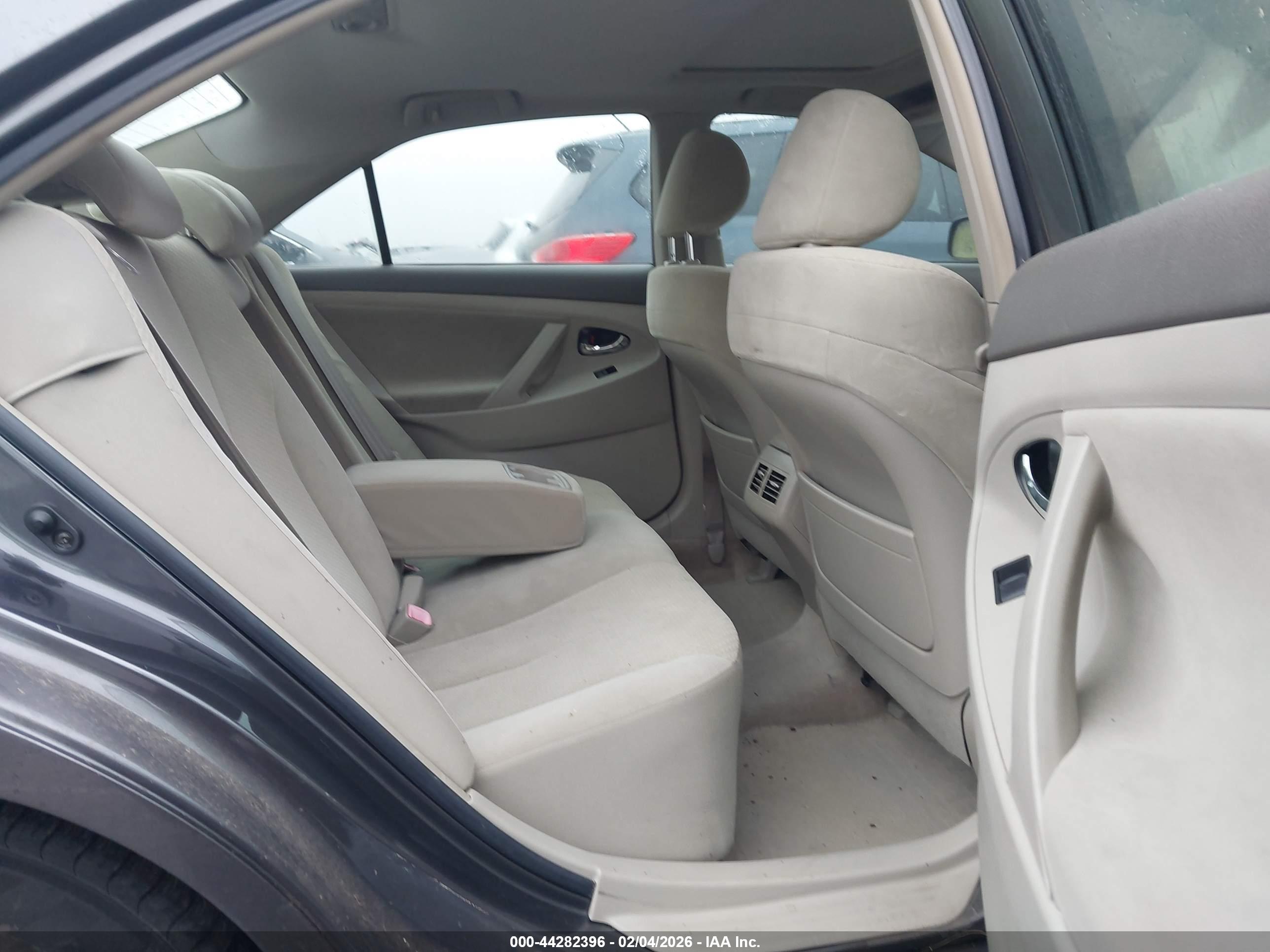 TOYOTA CAMRY image 8