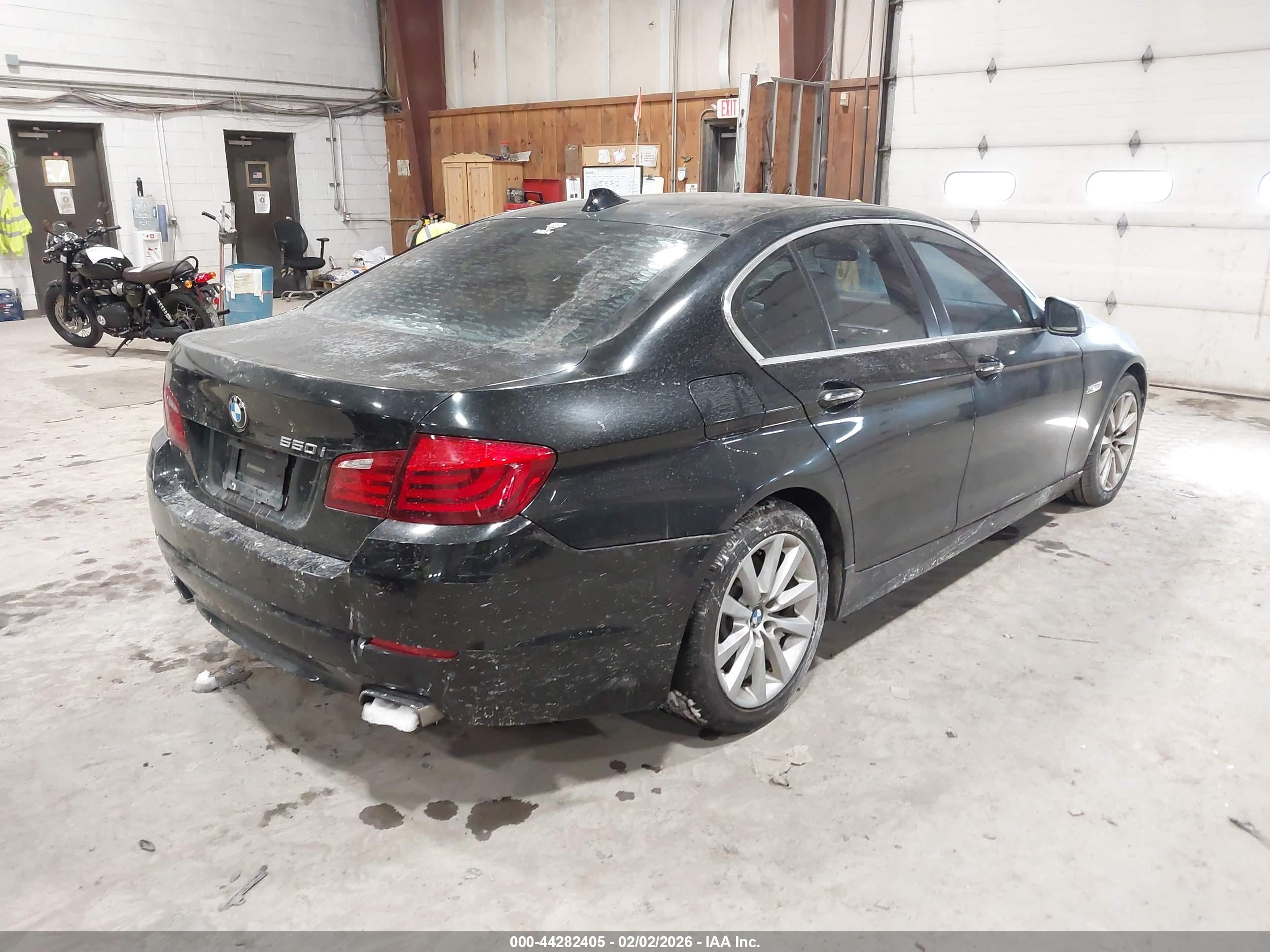 BMW 550I image 4