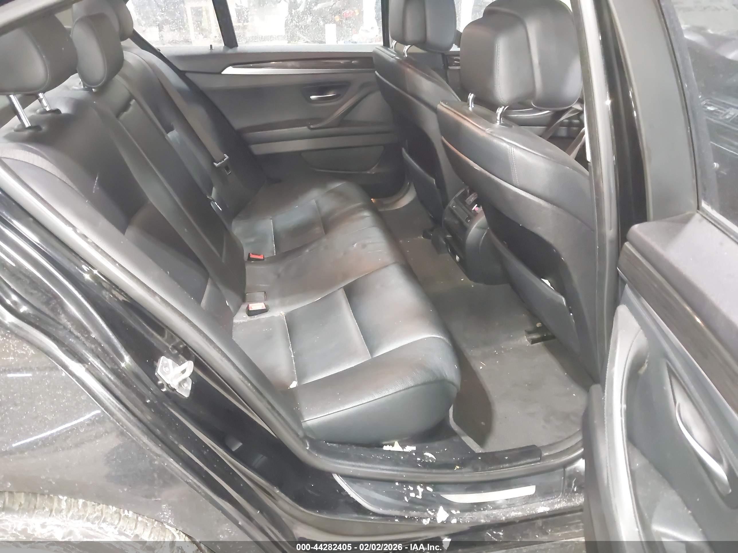 BMW 550I image 8