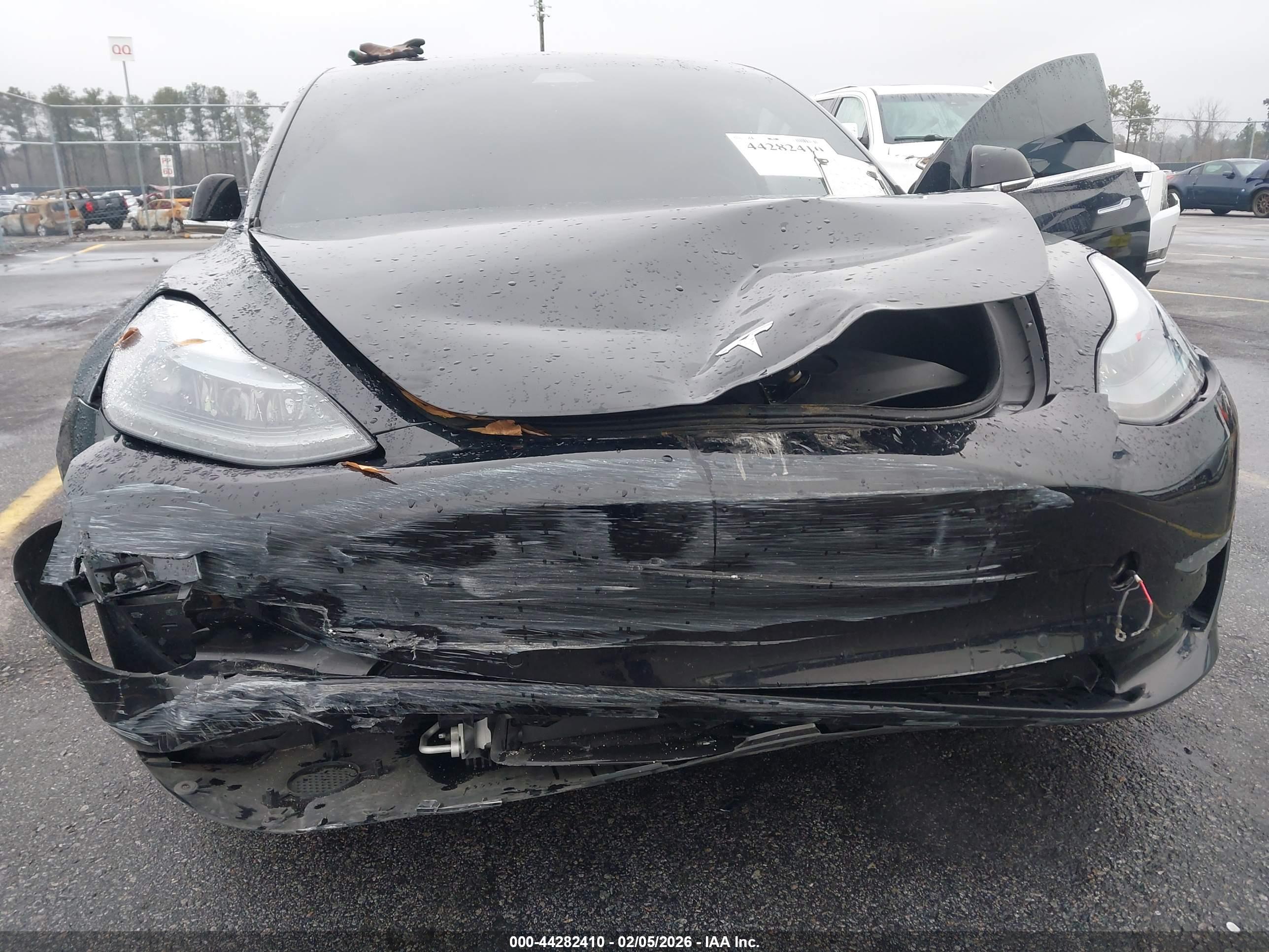TESLA MODEL image 6