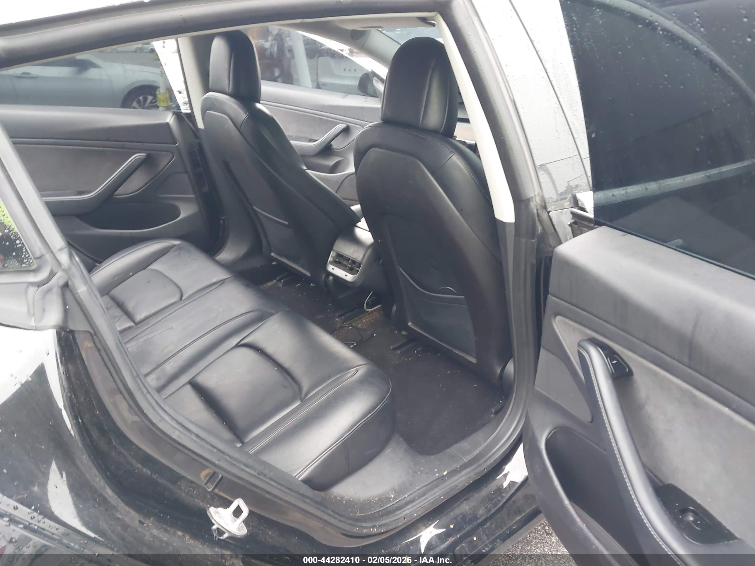 TESLA MODEL image 8