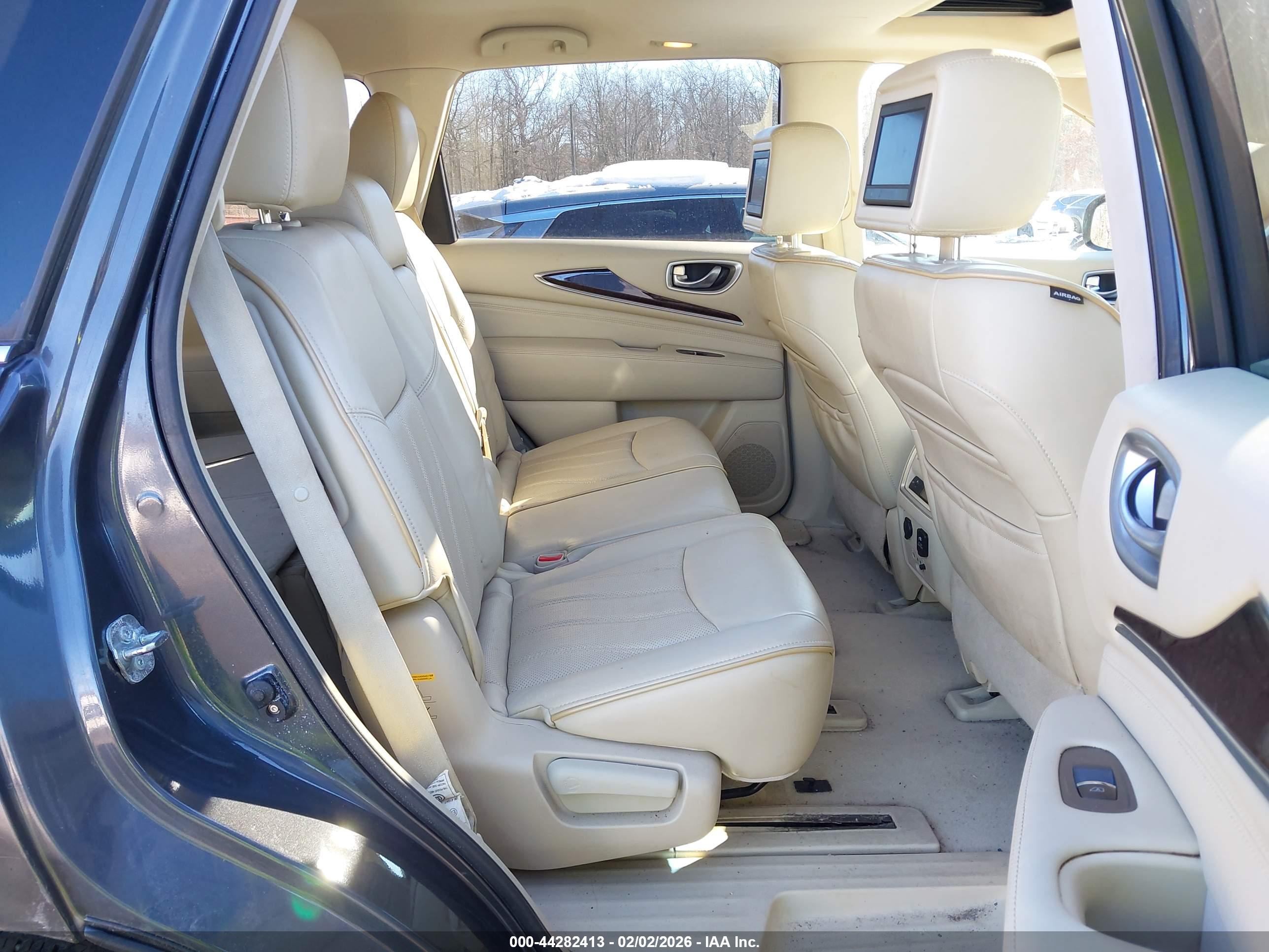 INFINITI JX35 image 8