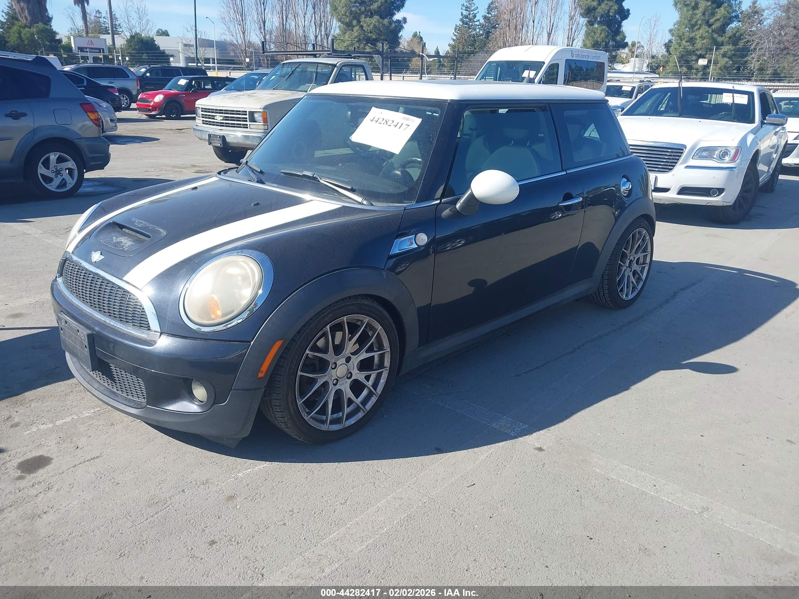 MINI COOPER image 2