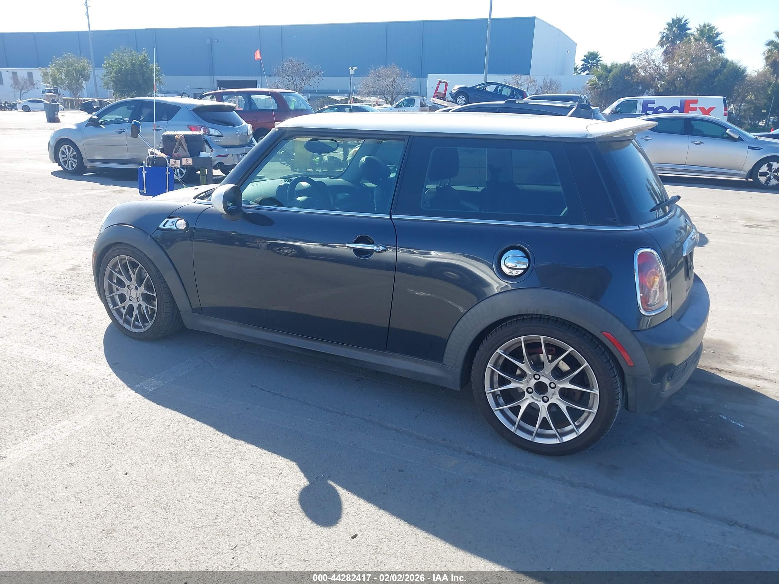 MINI COOPER image 3