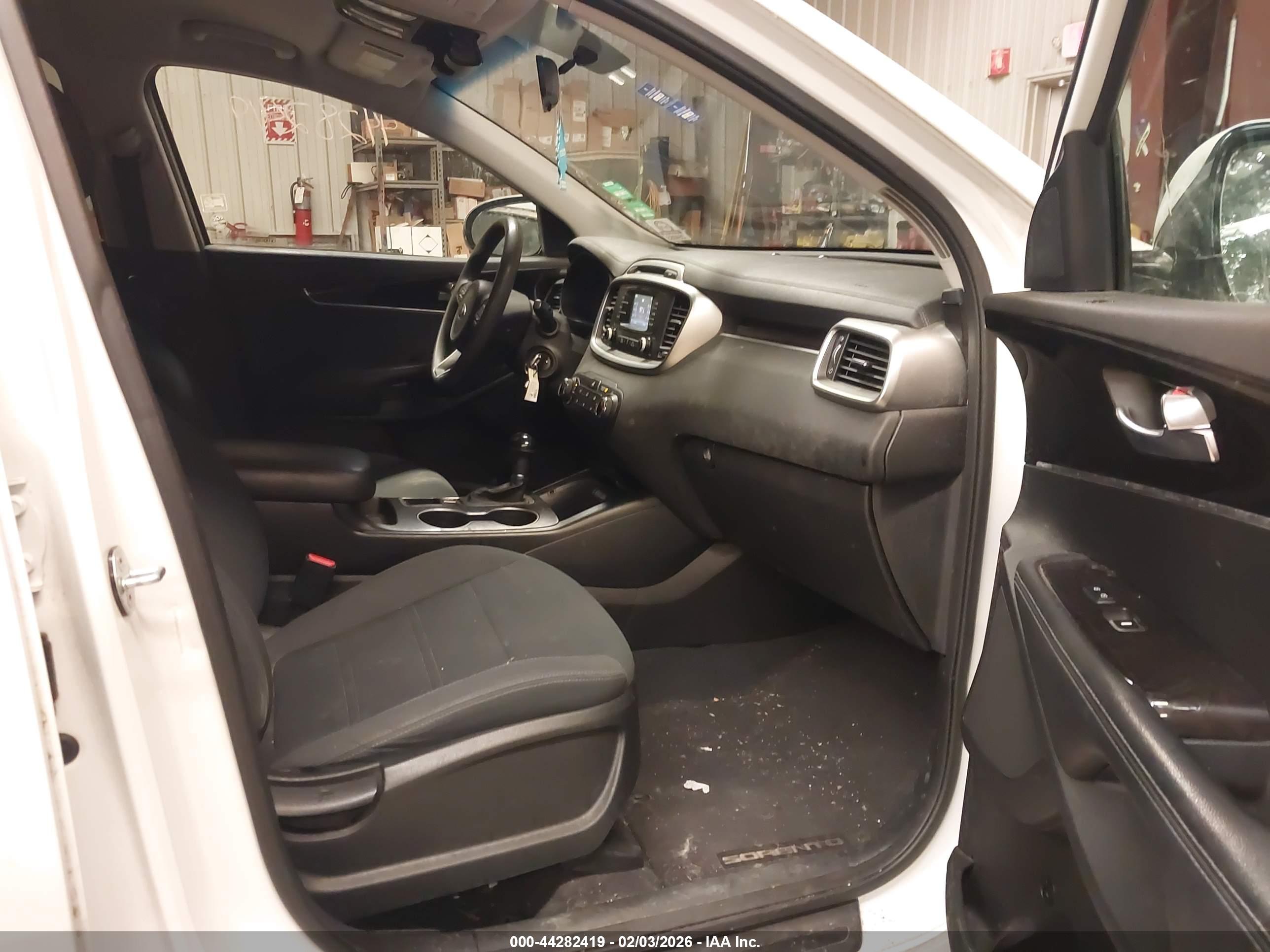 KIA SORENTO image 5