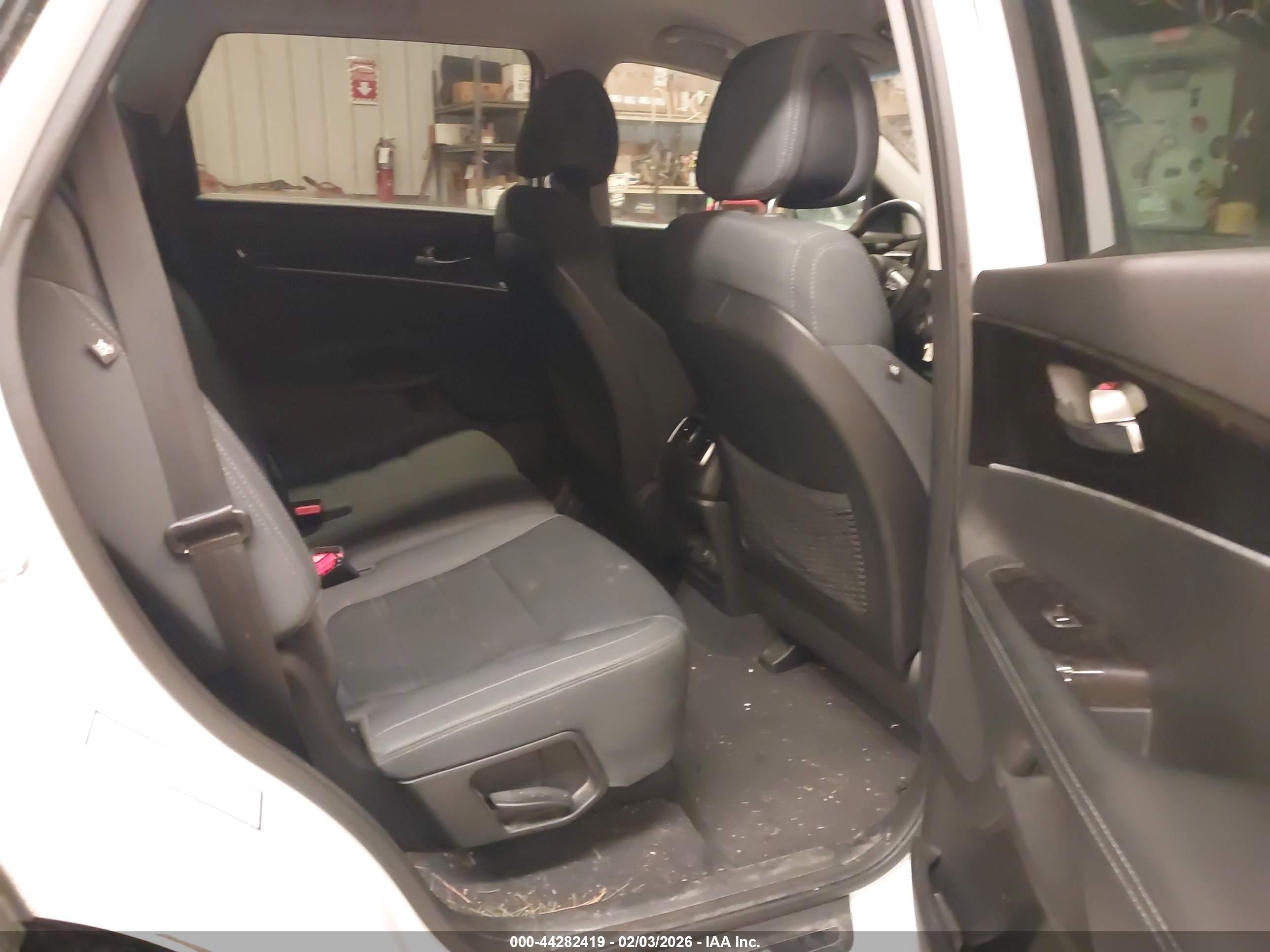 KIA SORENTO image 8