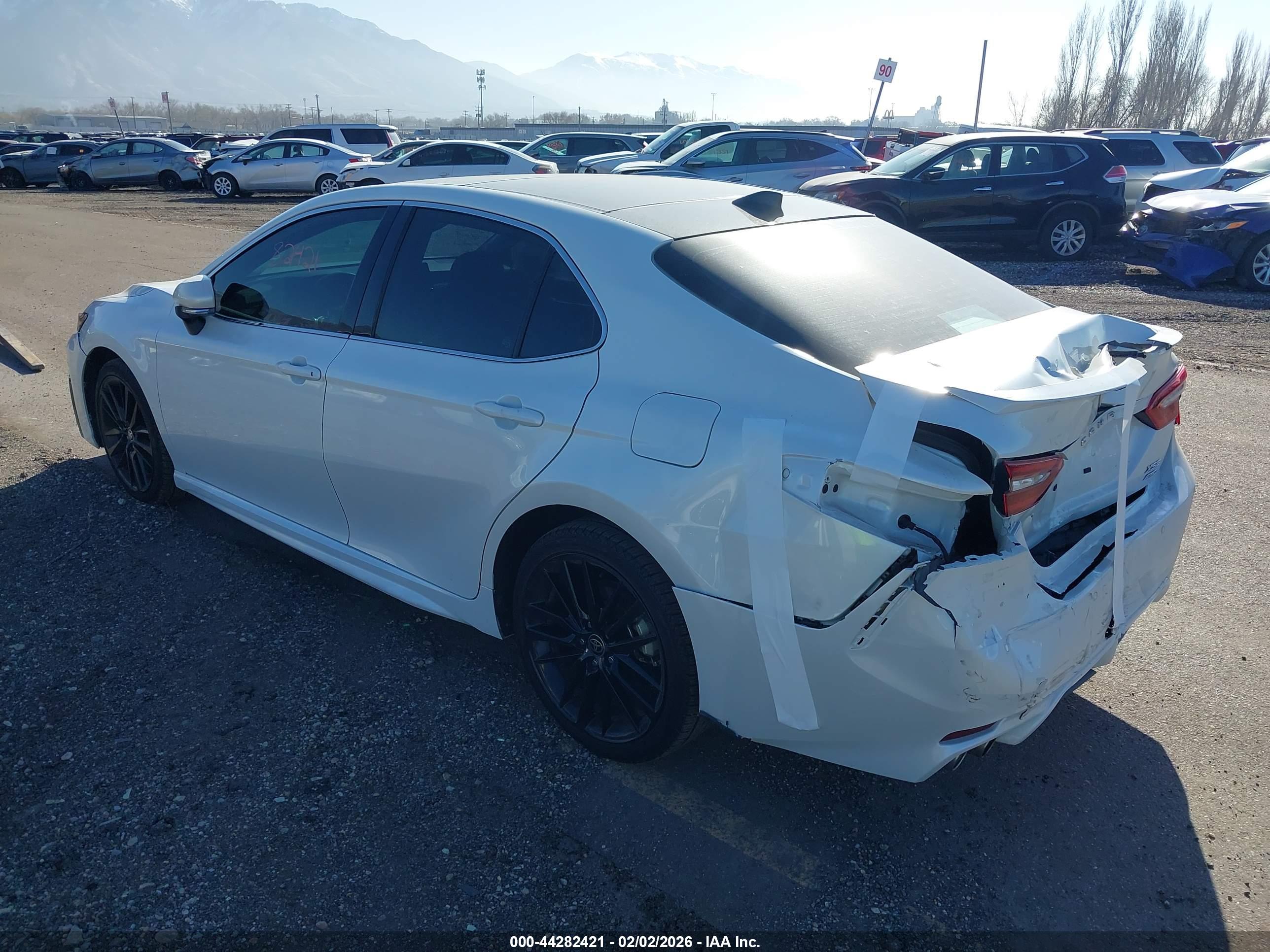 TOYOTA CAMRY image 3